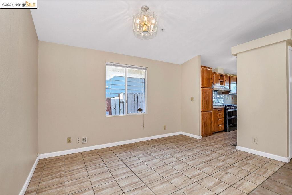 464 Reis Ave
