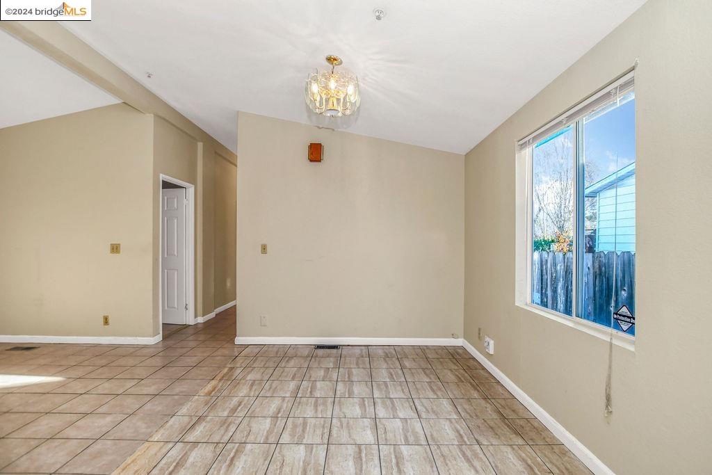 464 Reis Ave