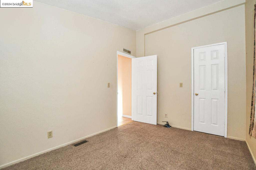 464 Reis Ave