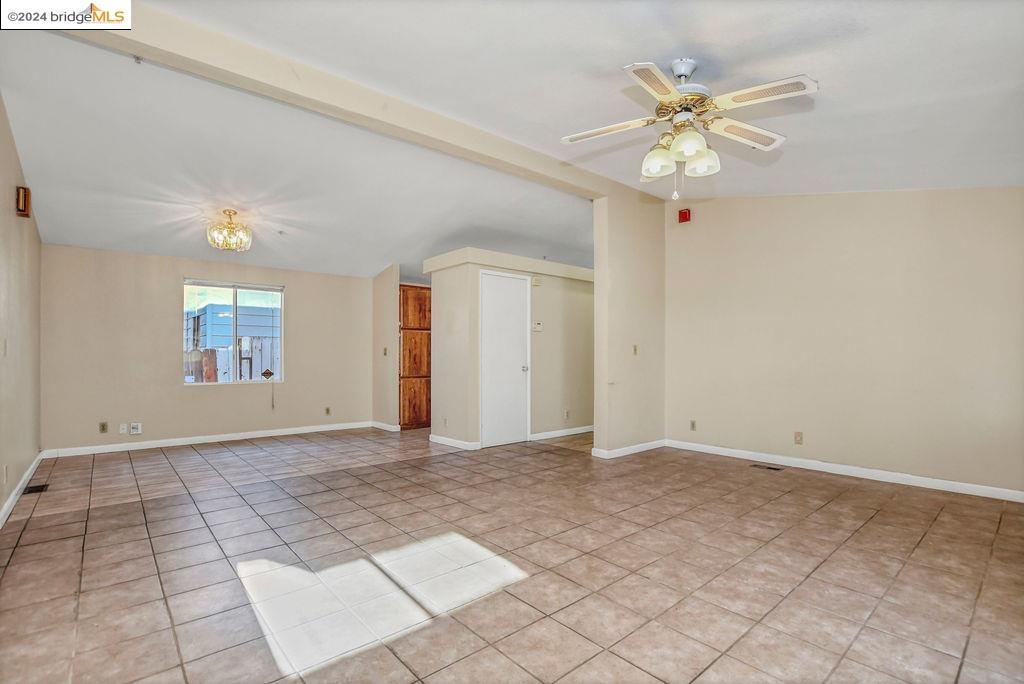 464 Reis Ave