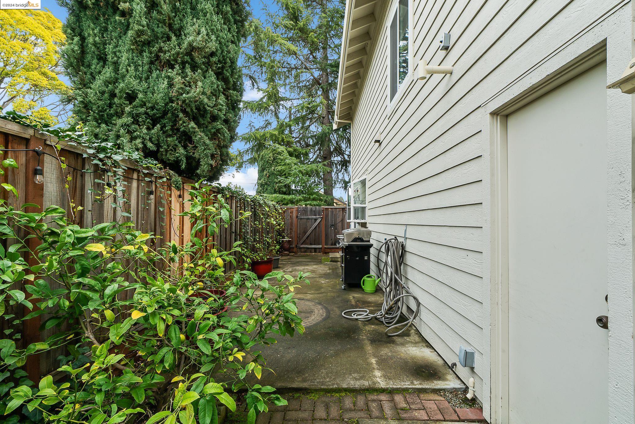 19705 Redwood Rd