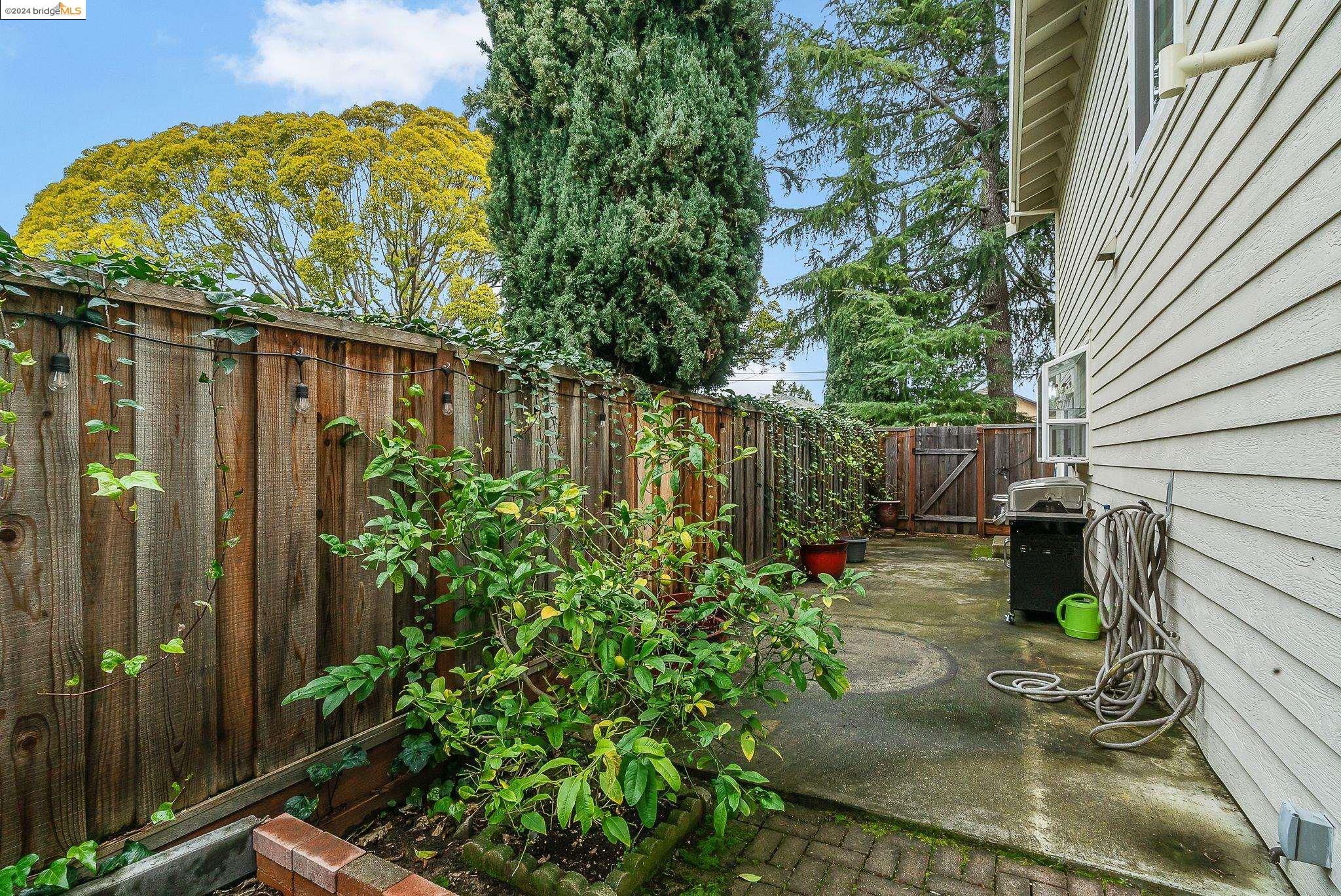 19705 Redwood Rd