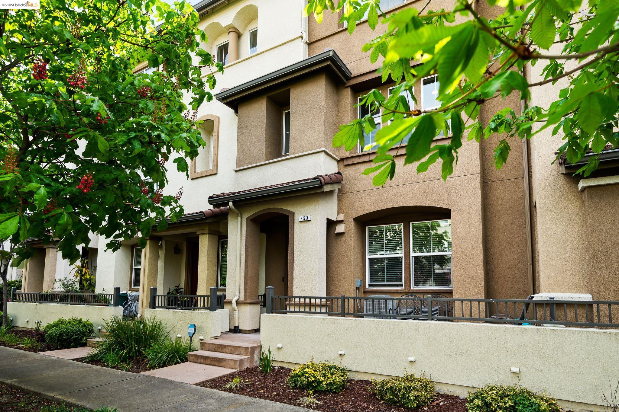 253 Sullivan Way