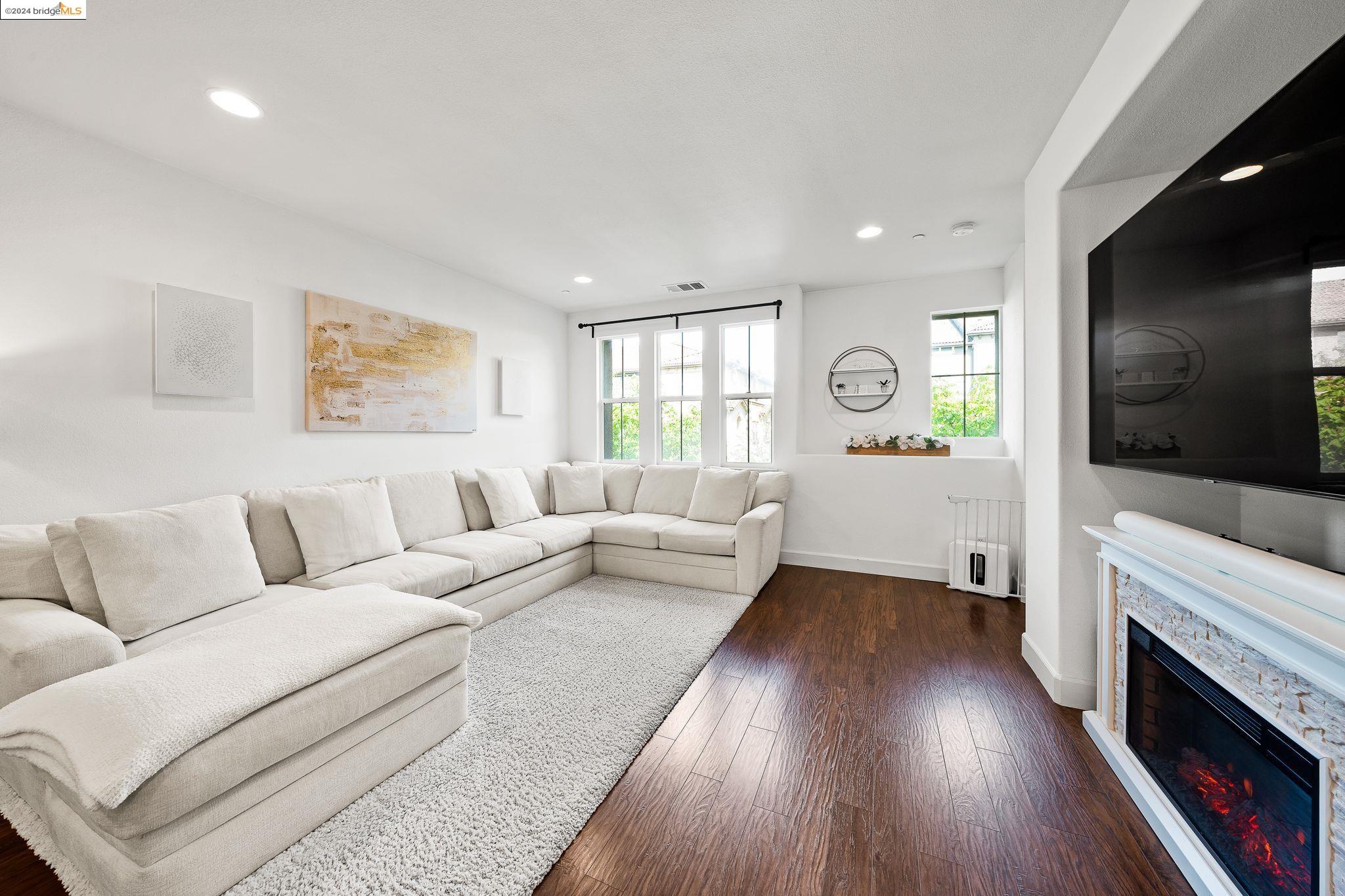 253 Sullivan Way