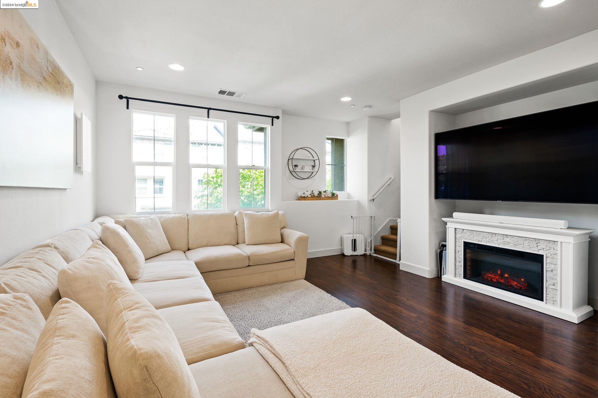 253 Sullivan Way