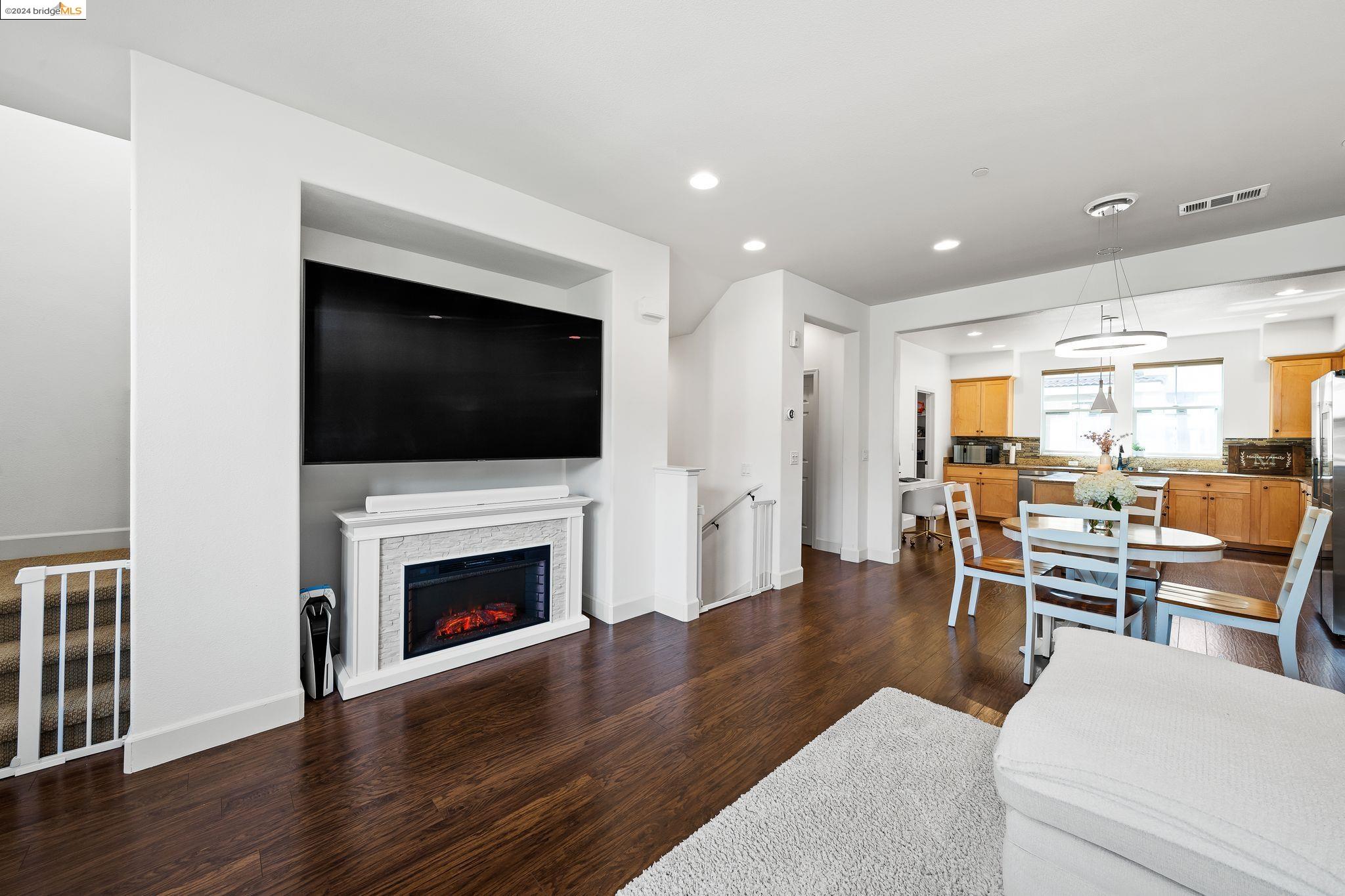 253 Sullivan Way