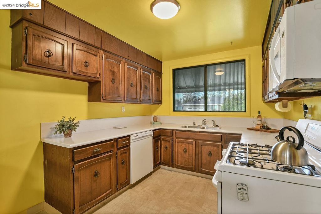 428 Wisteria Dr