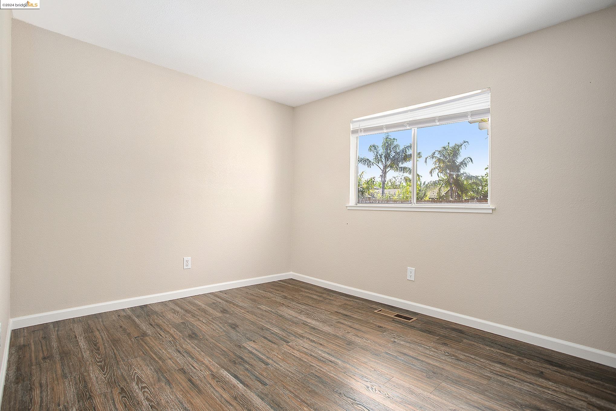 1410 Port Ct