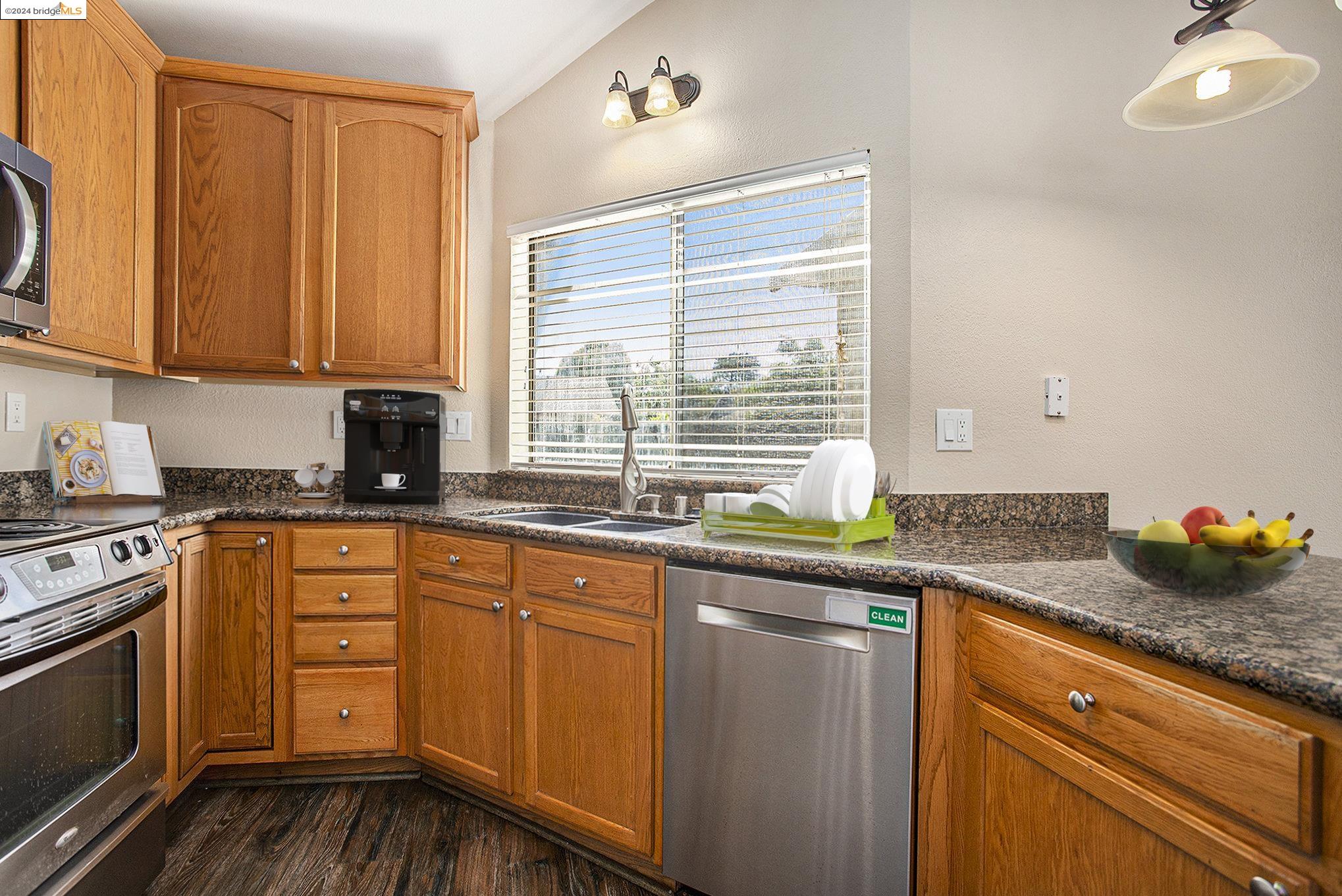 1410 Port Ct