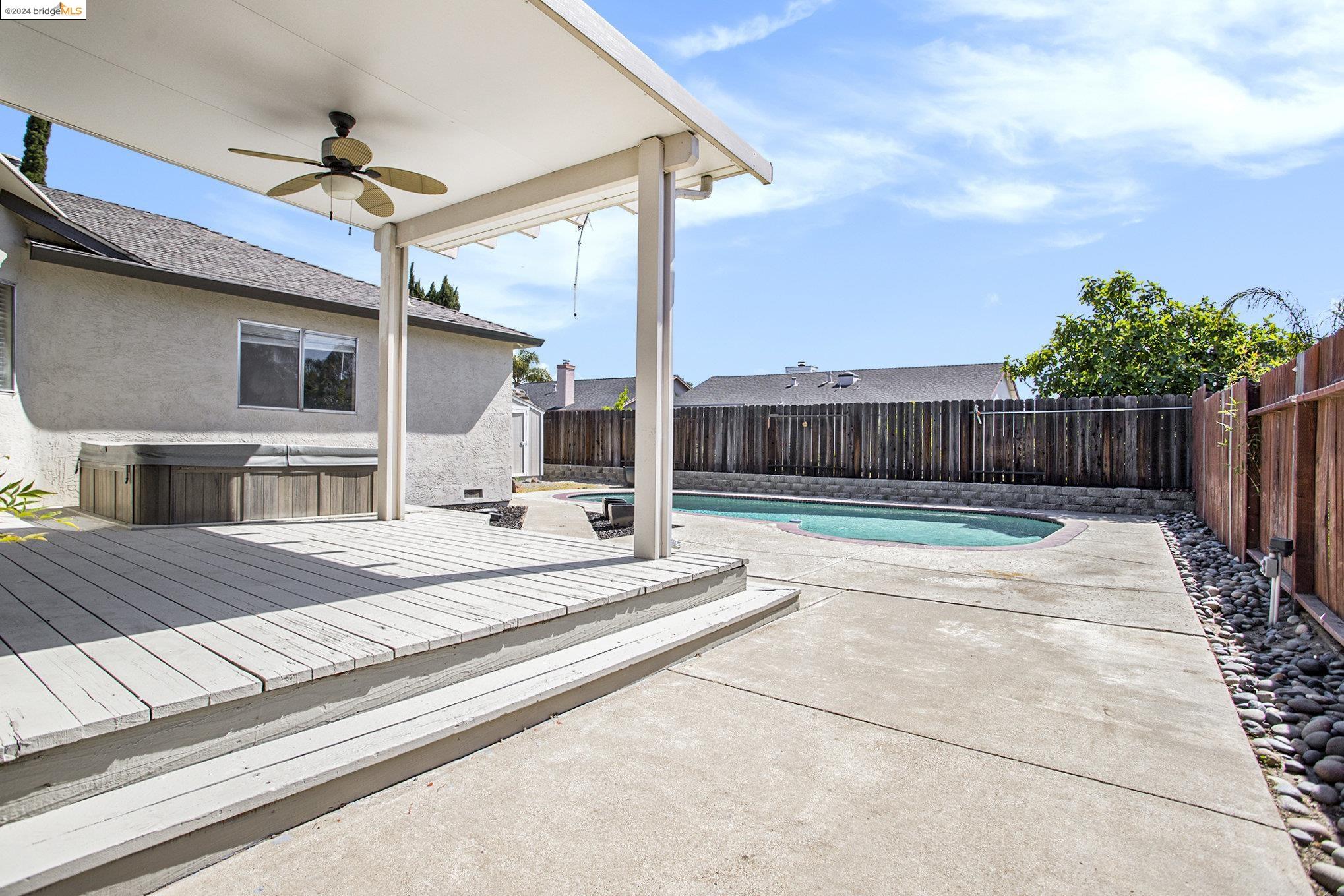 1410 Port Ct