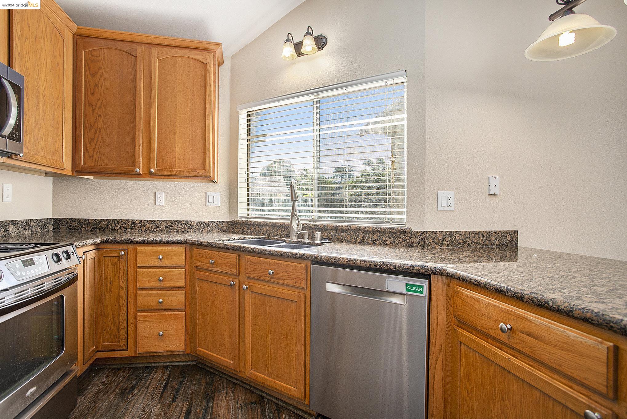 1410 Port Ct