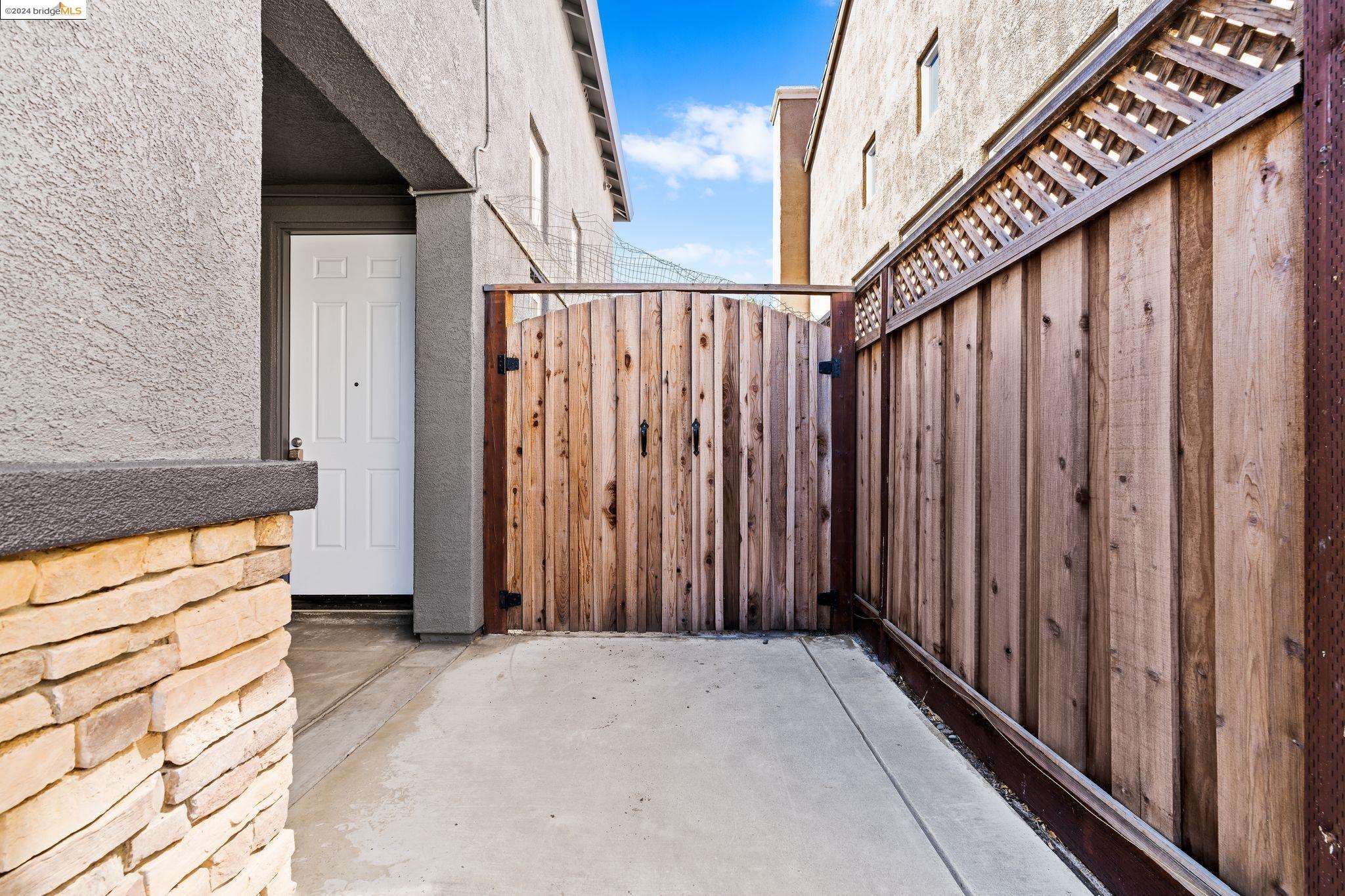 632 Cambridge Ct