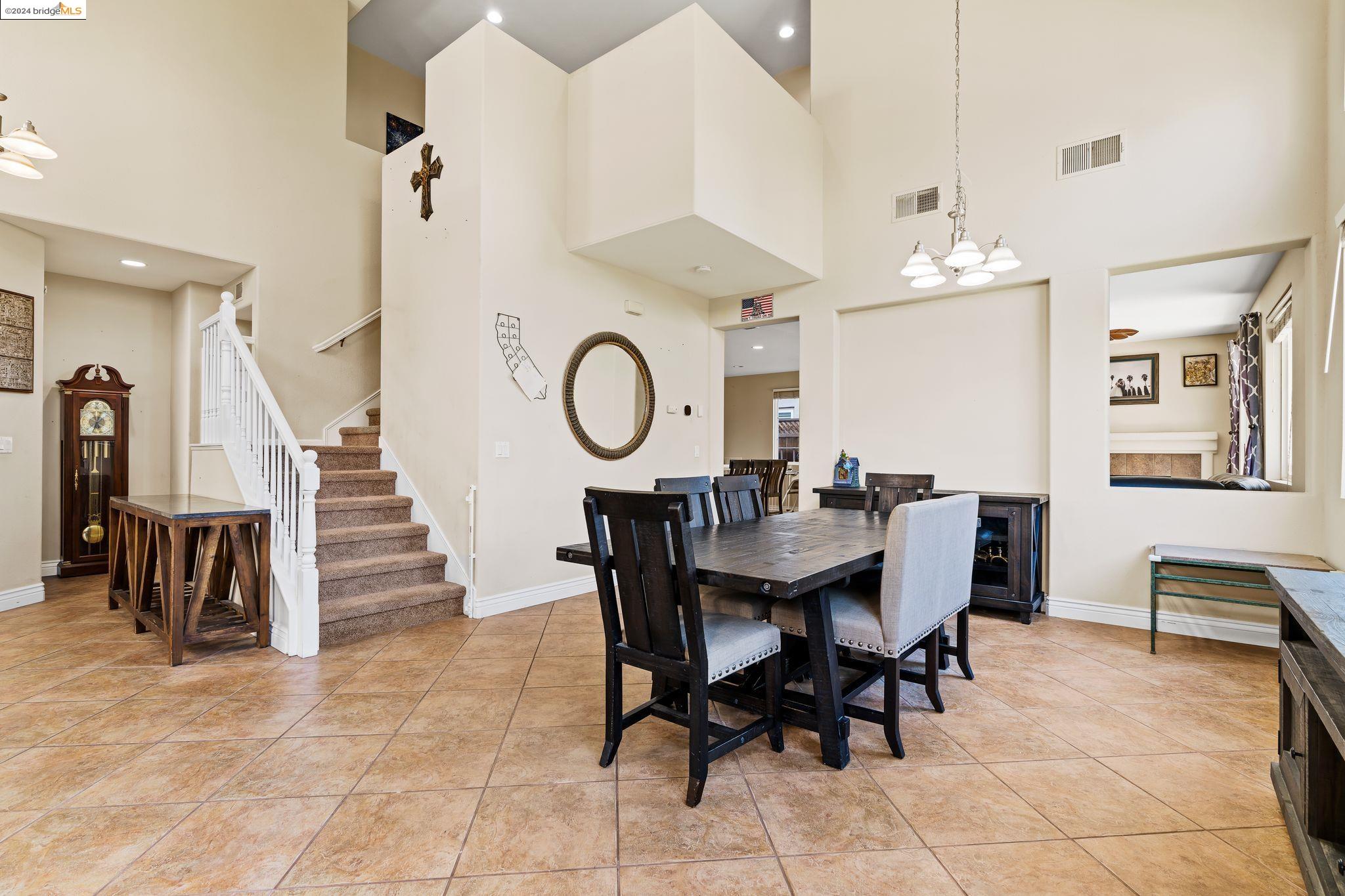 632 Cambridge Ct