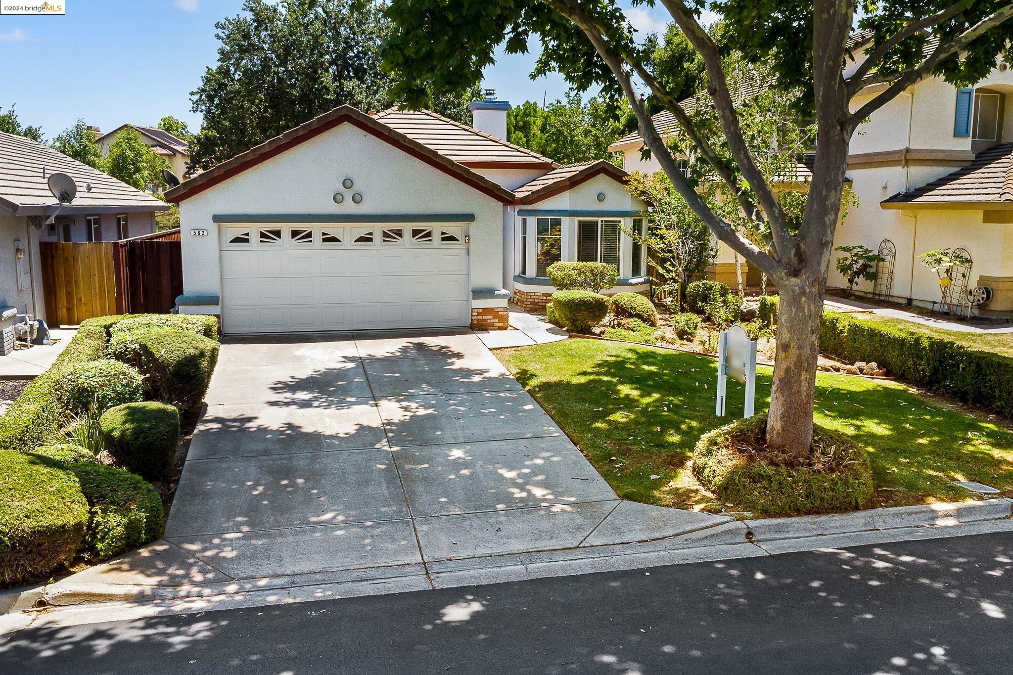562 Apple Hill Dr