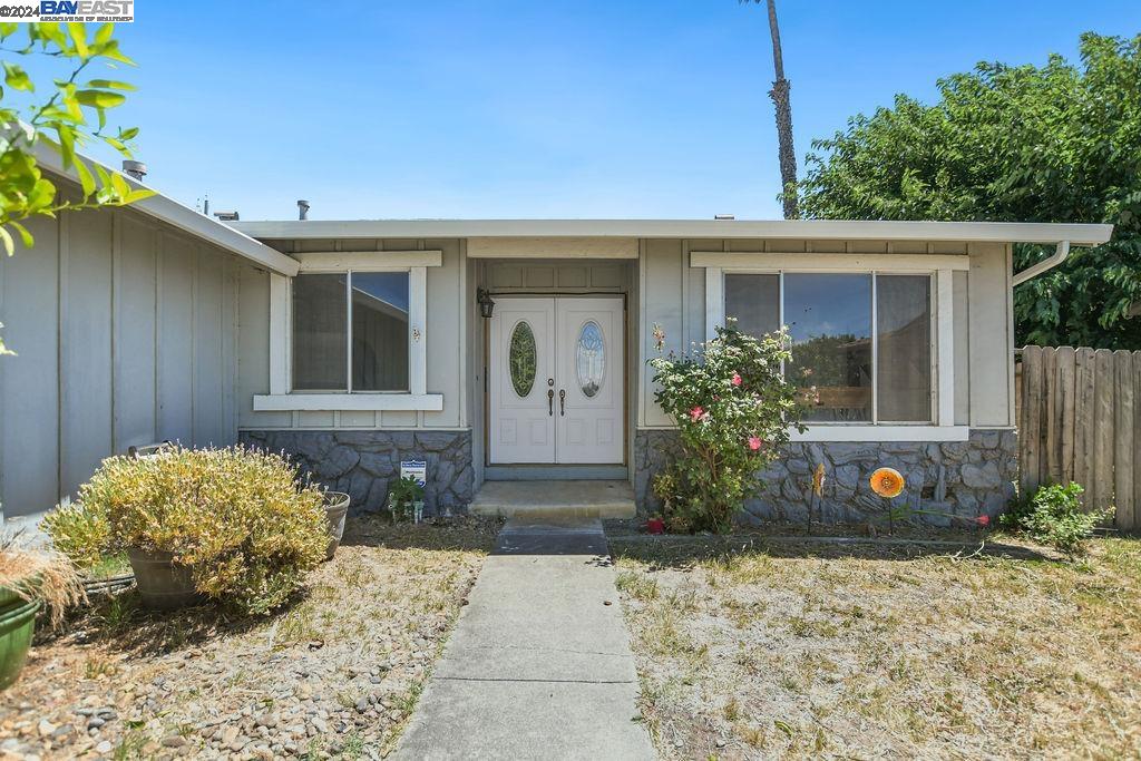 2169 El Seco Way