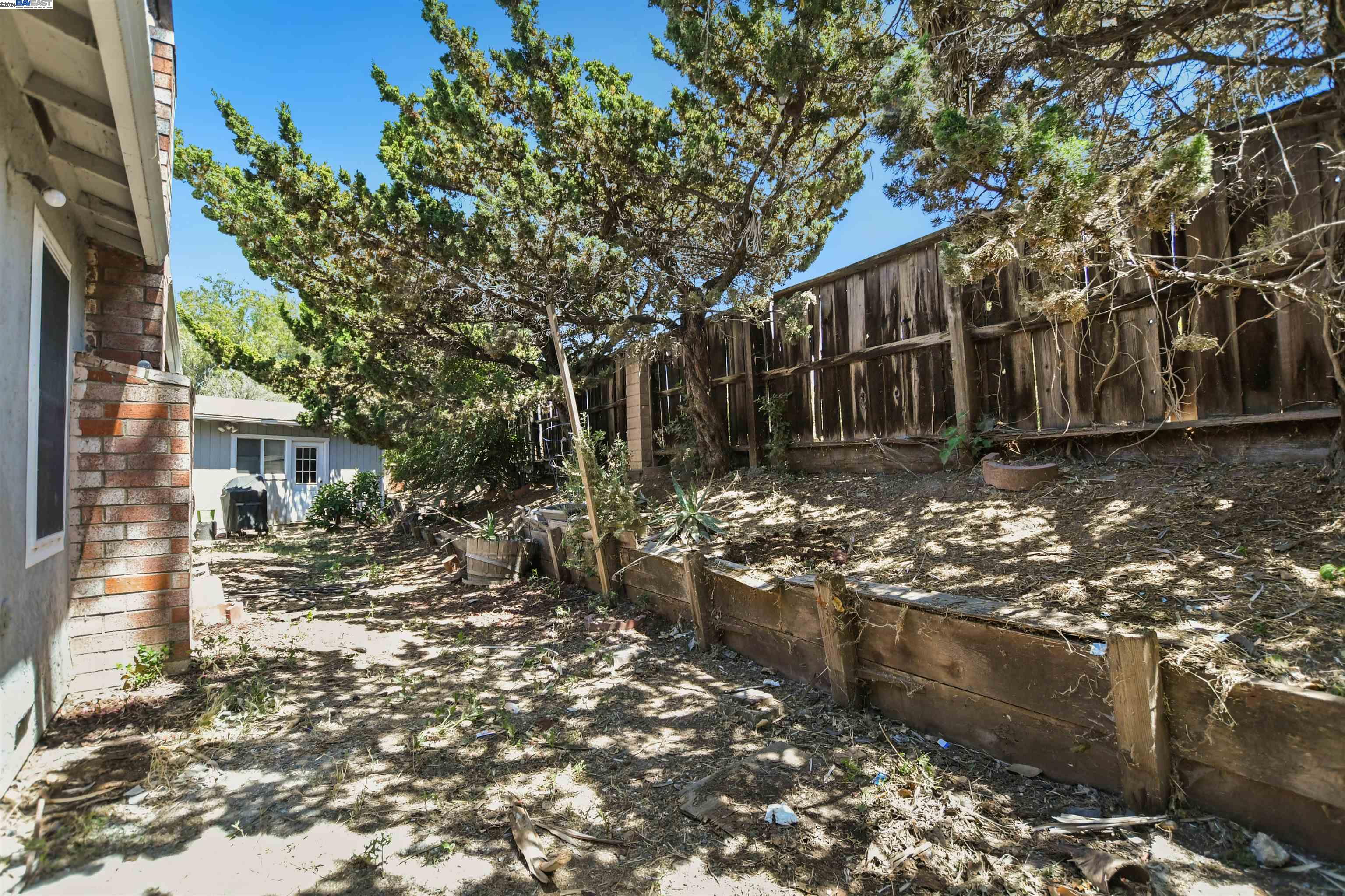 2169 El Seco Way