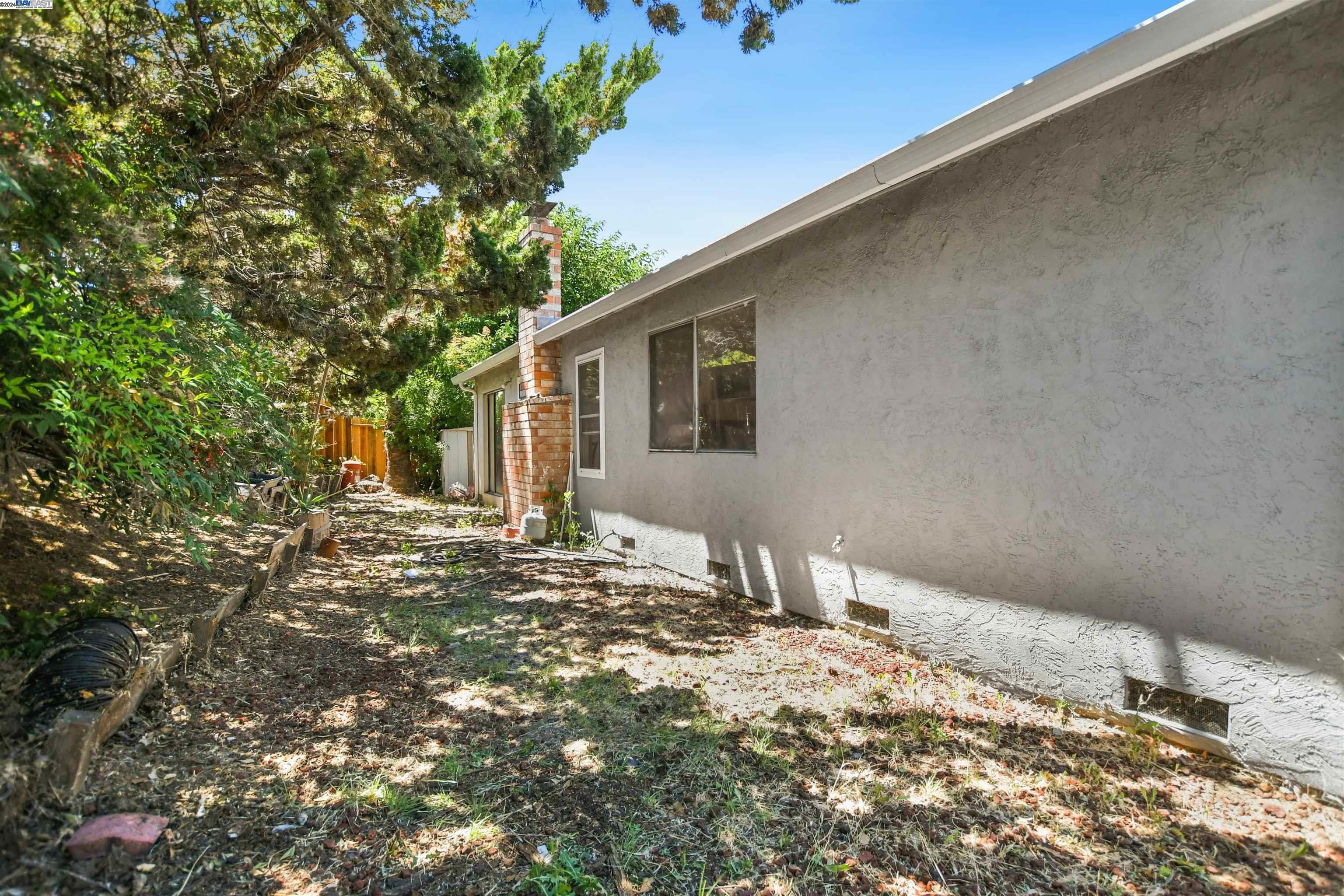 2169 El Seco Way