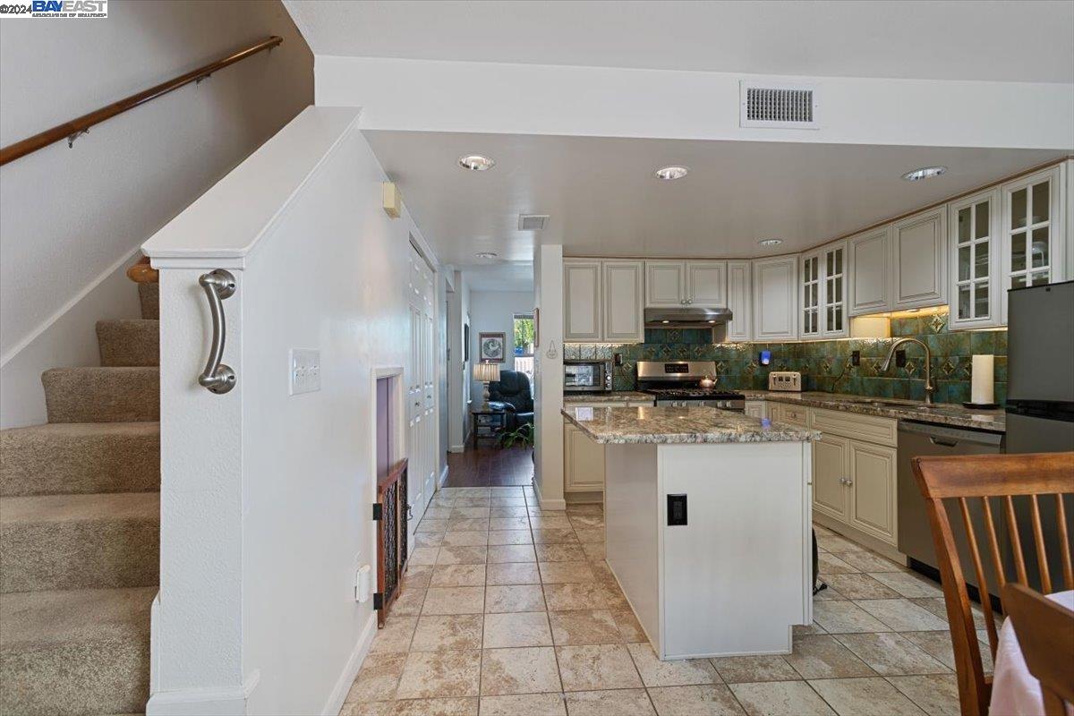 1062 Santa Ines