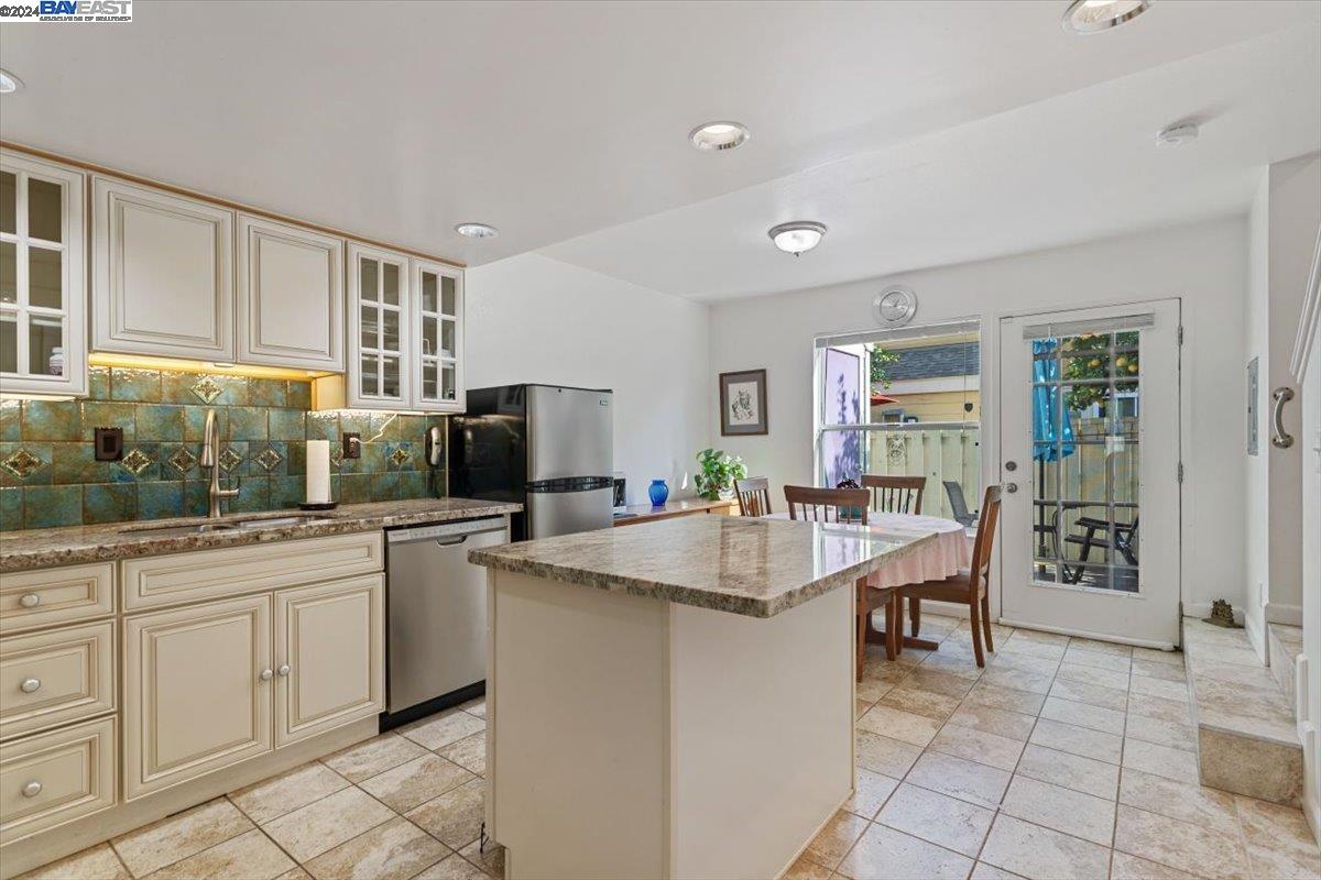 1062 Santa Ines