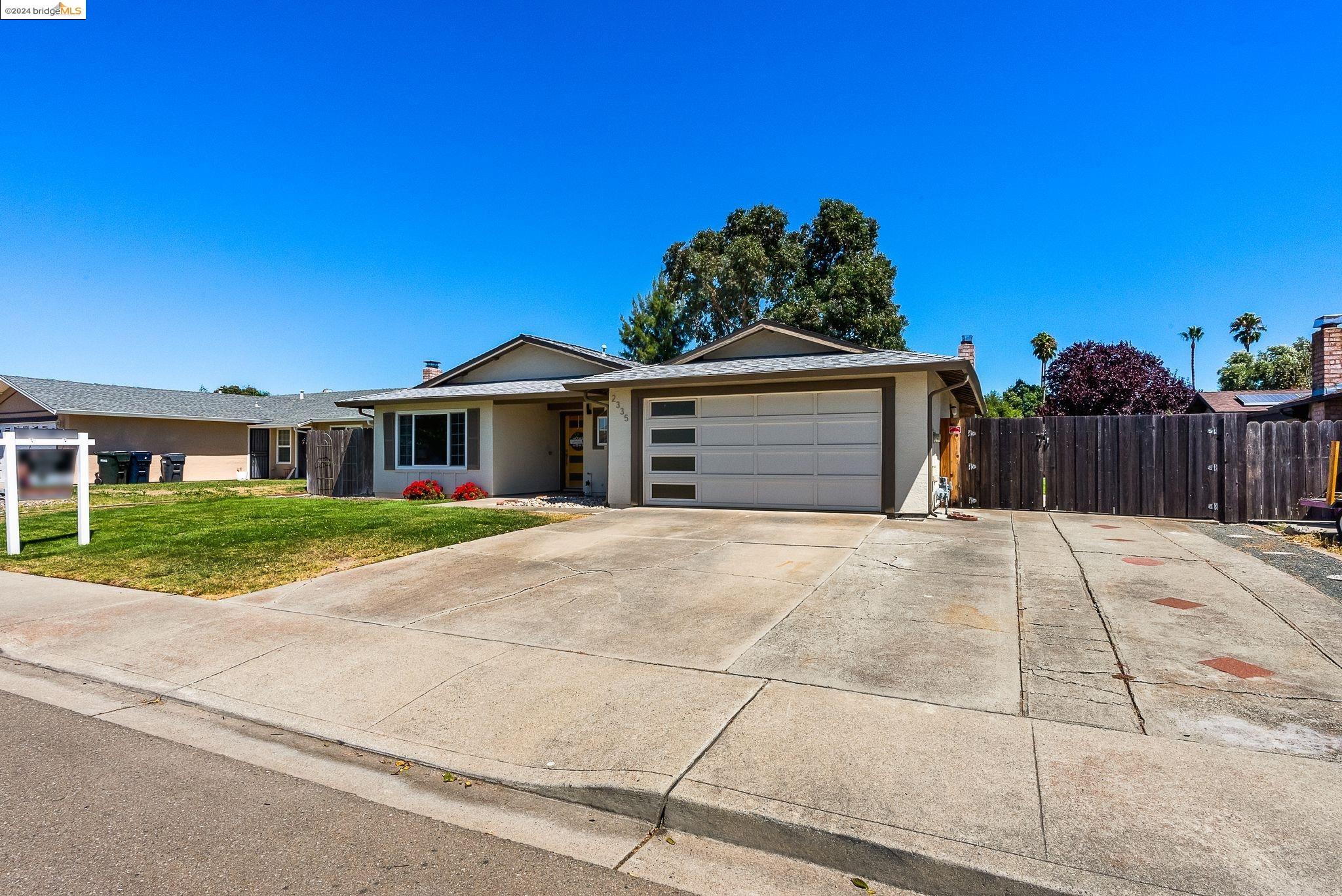 2335 Bluebell Dr