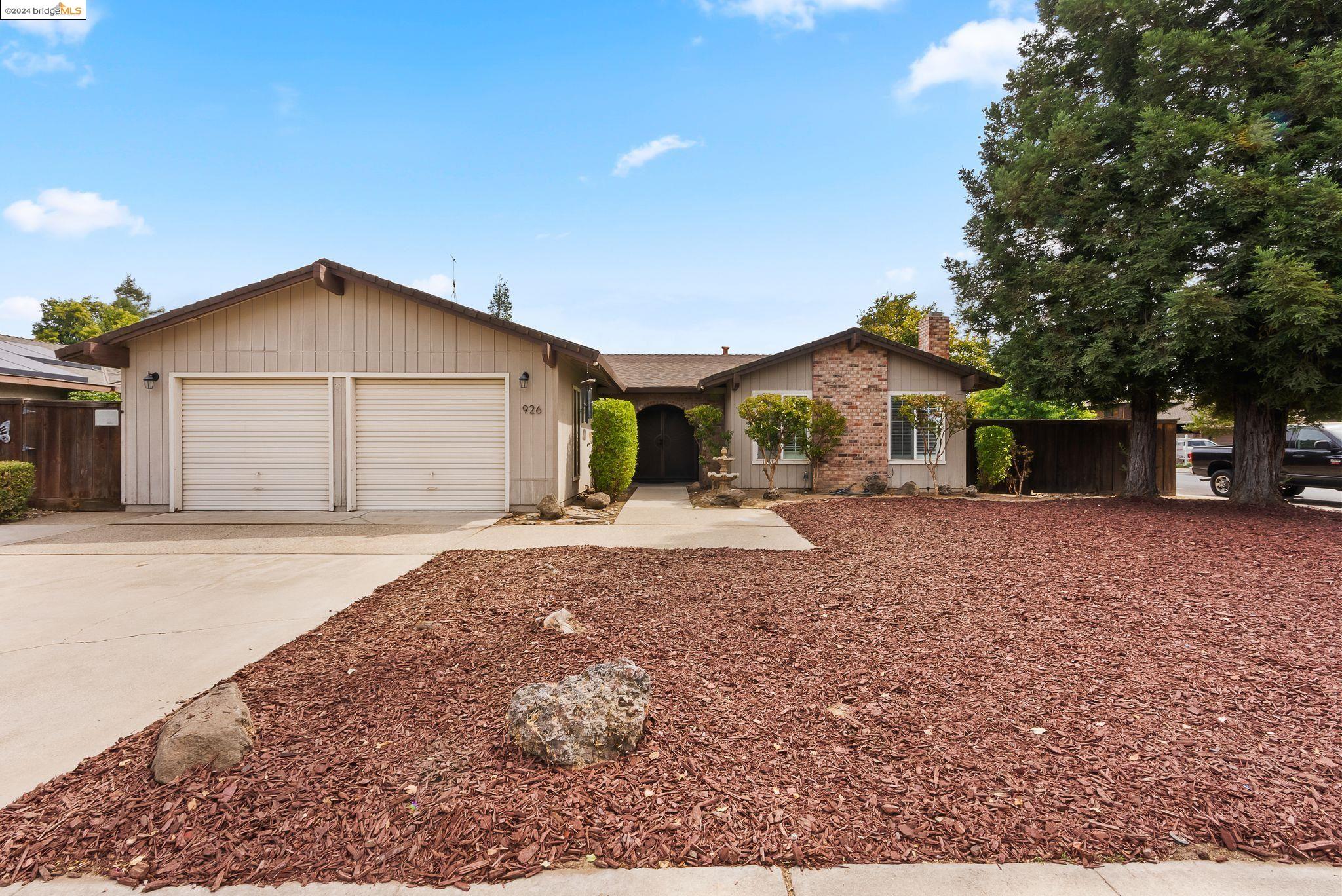 926 Souza Blvd