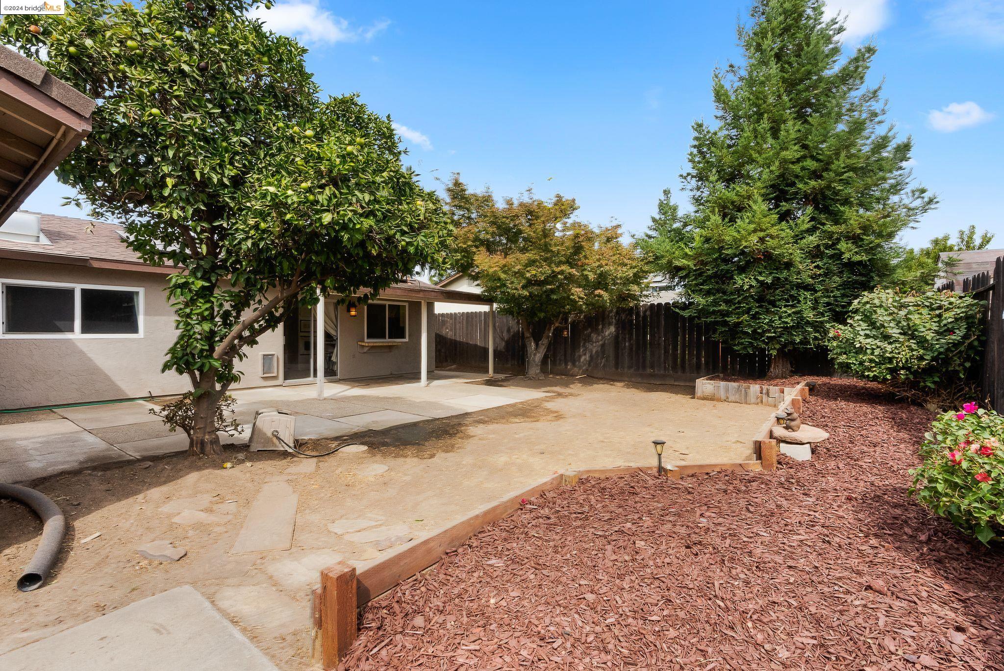 926 Souza Blvd
