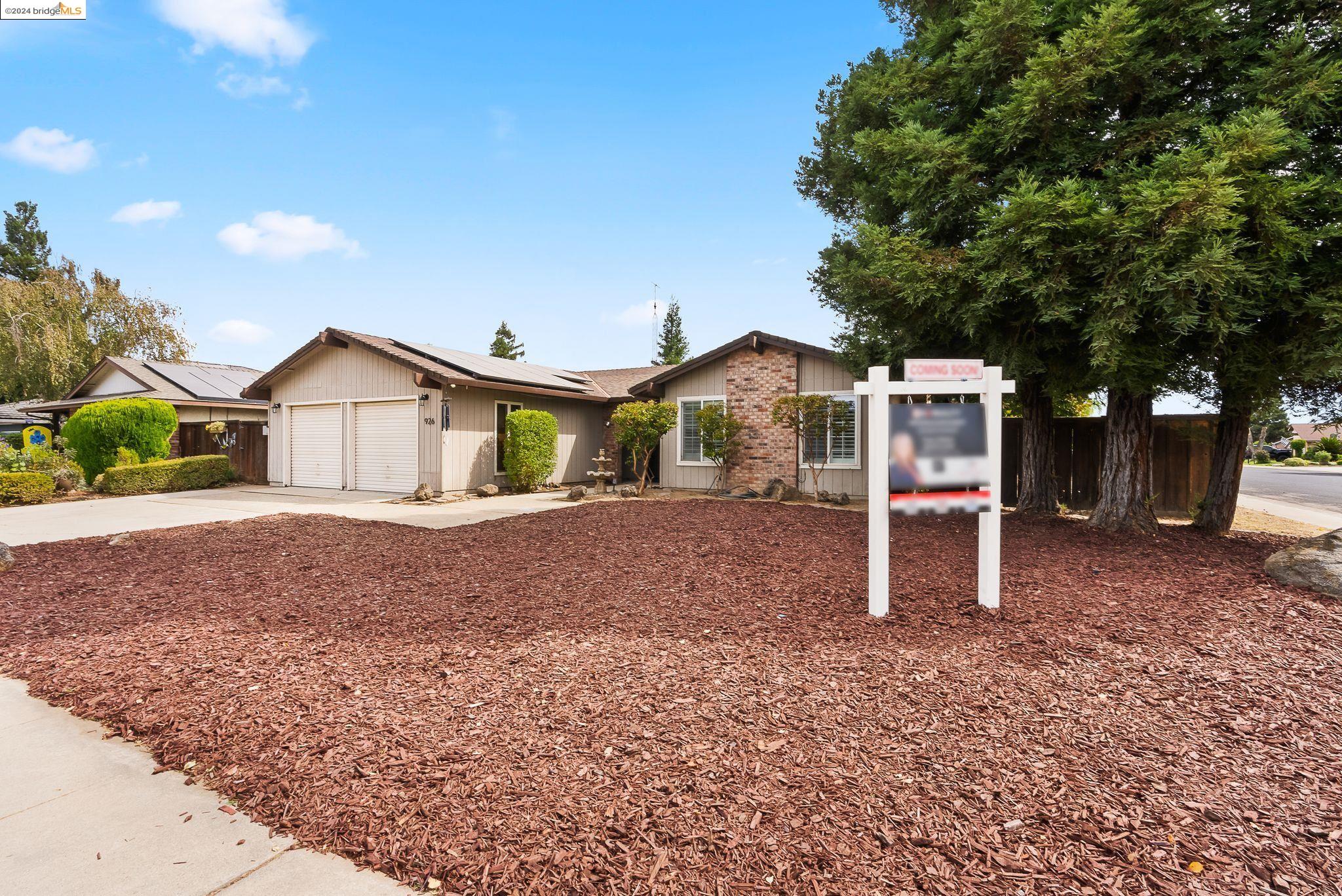 926 Souza Blvd