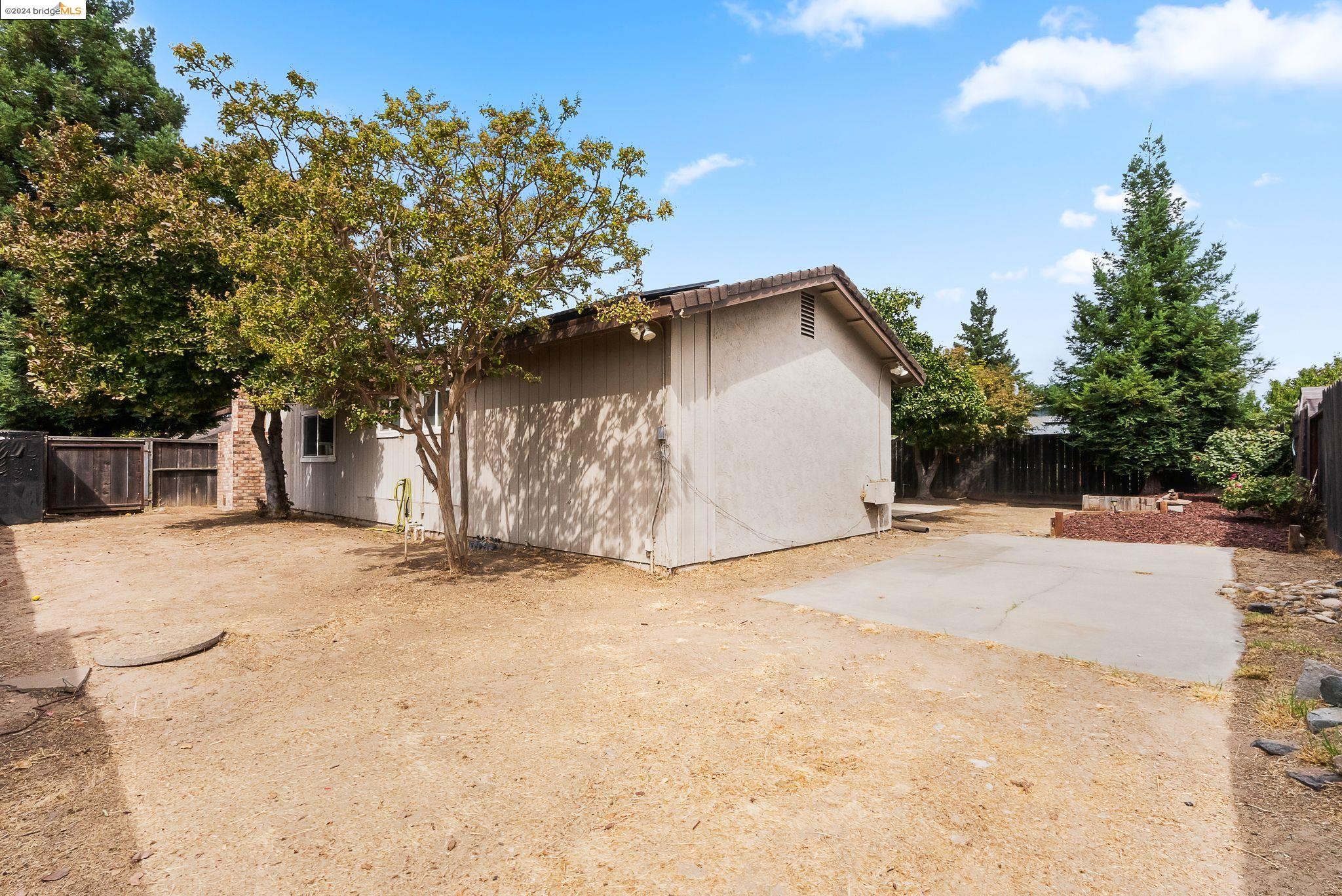 926 Souza Blvd