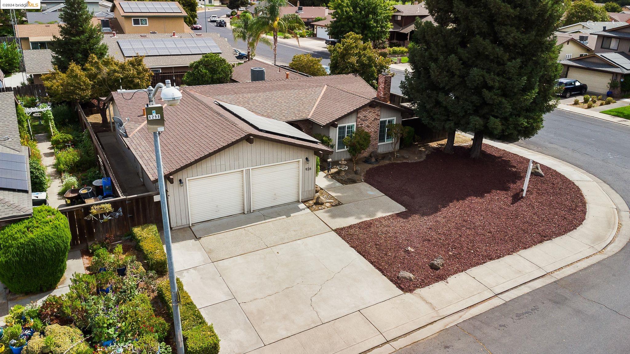 926 Souza Blvd