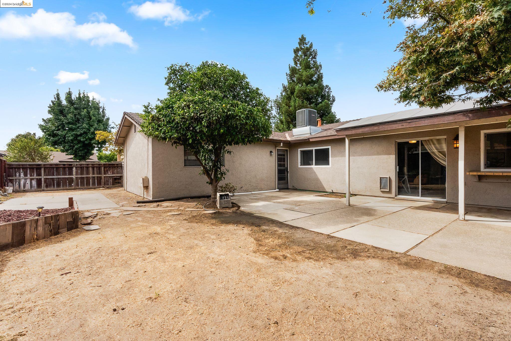 926 Souza Blvd