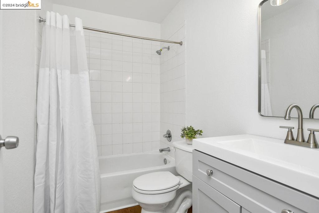 2263 Lakeview Cir