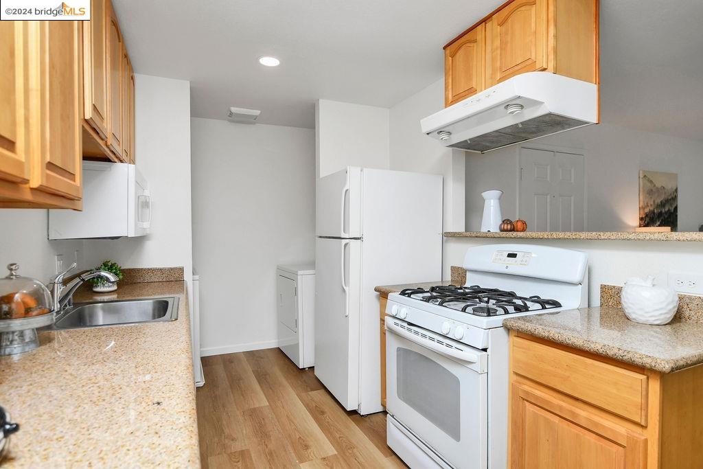2263 Lakeview Cir