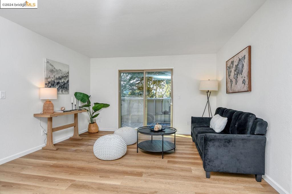 2263 Lakeview Cir
