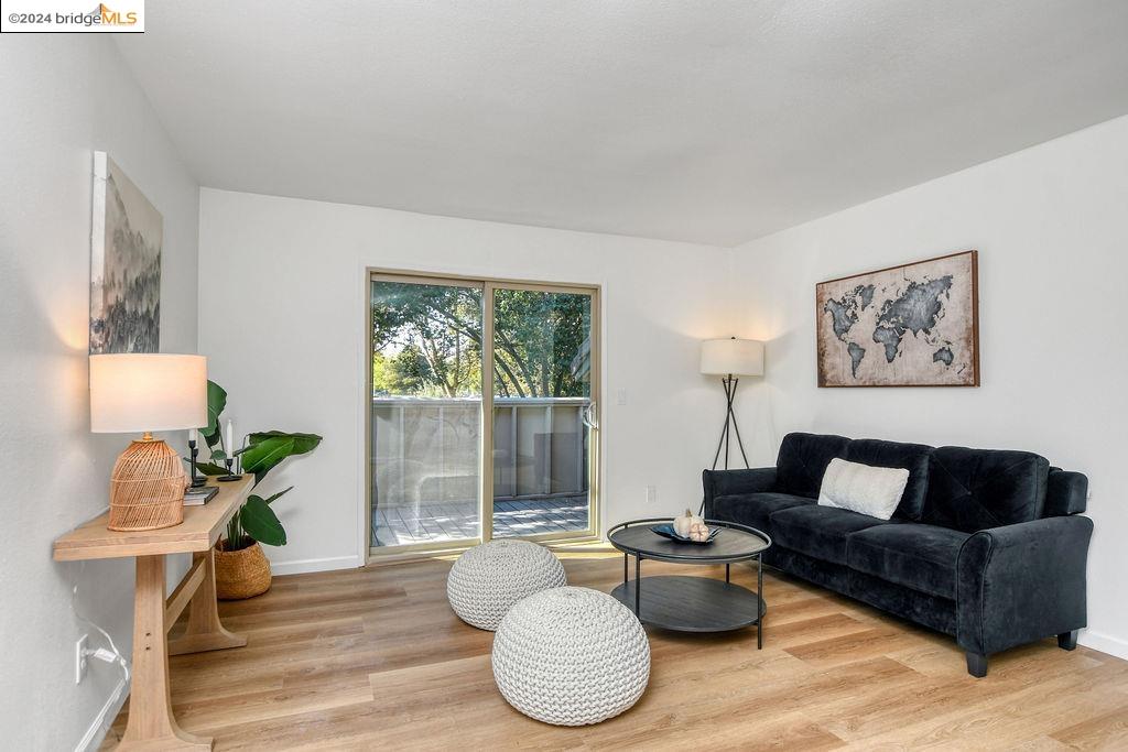 2263 Lakeview Cir