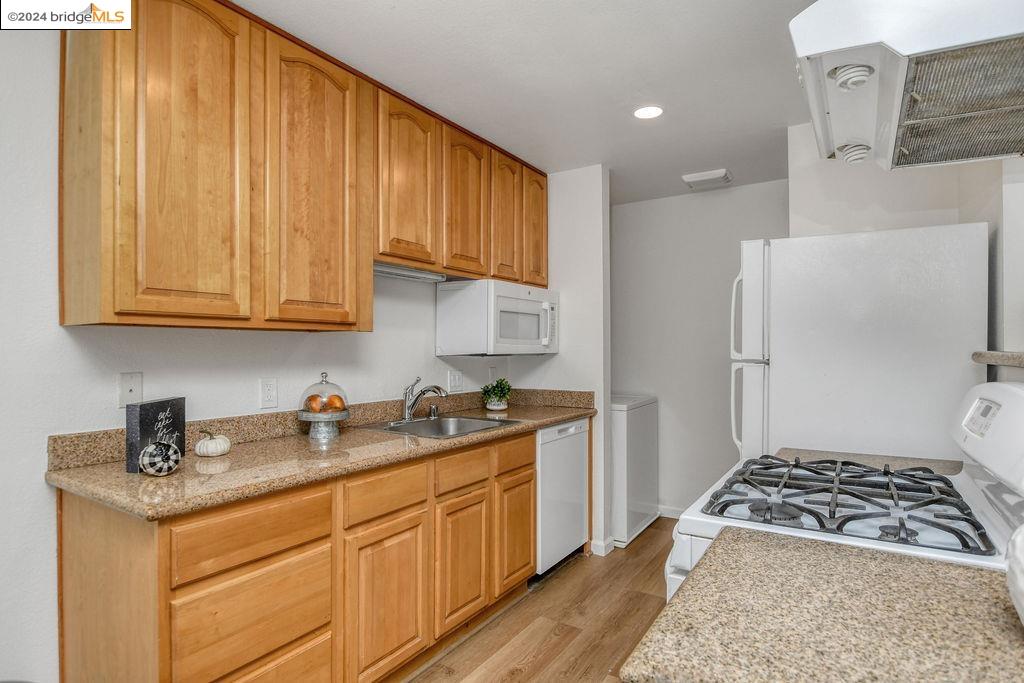 2263 Lakeview Cir