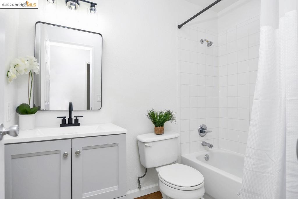 2263 Lakeview Cir