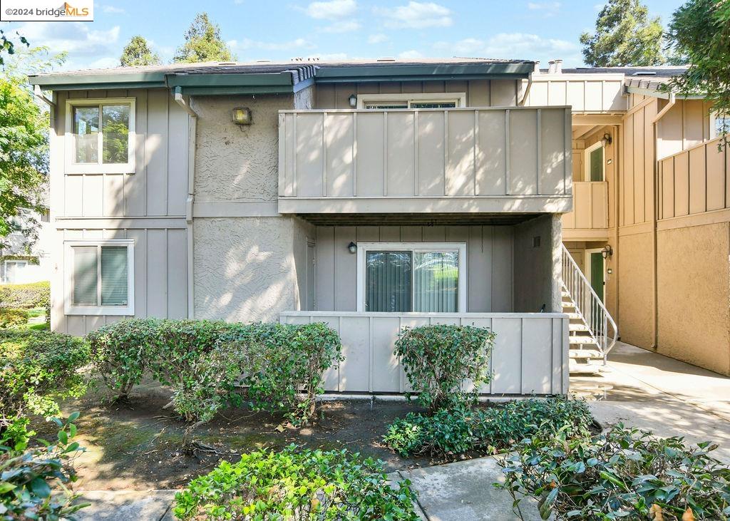 2263 Lakeview Cir