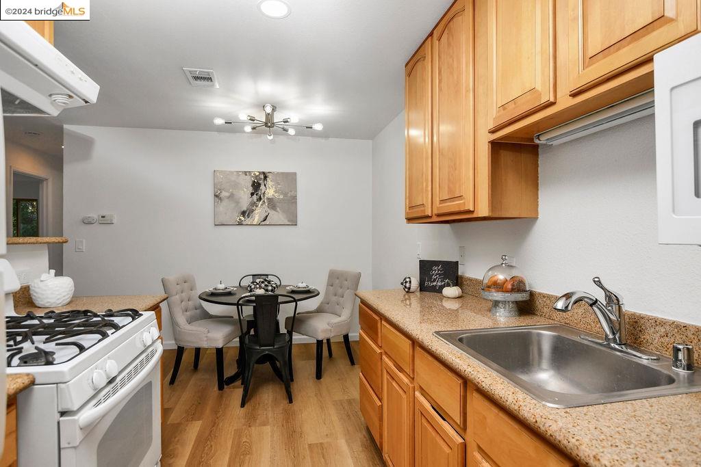 2263 Lakeview Cir