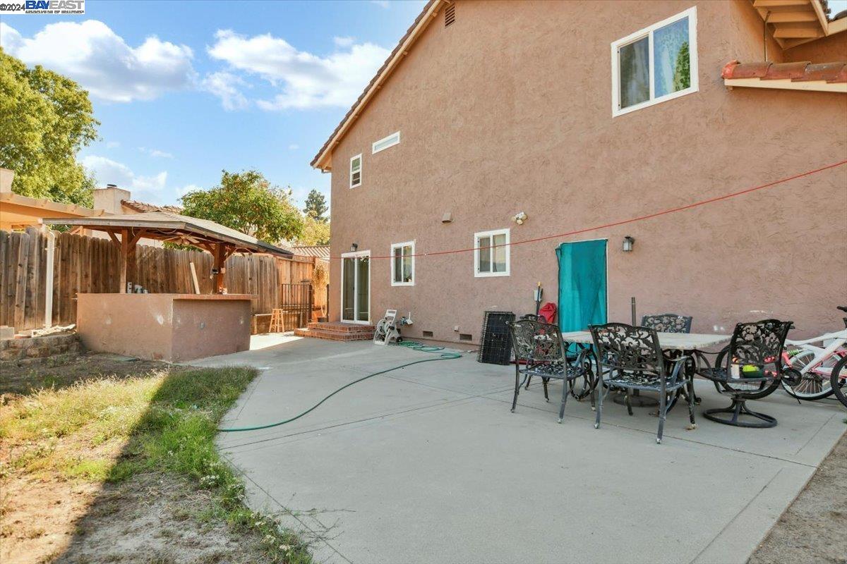 2509 Roca Dr