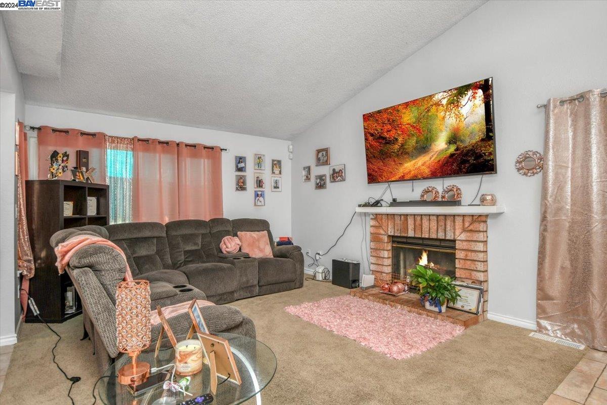 2509 Roca Dr