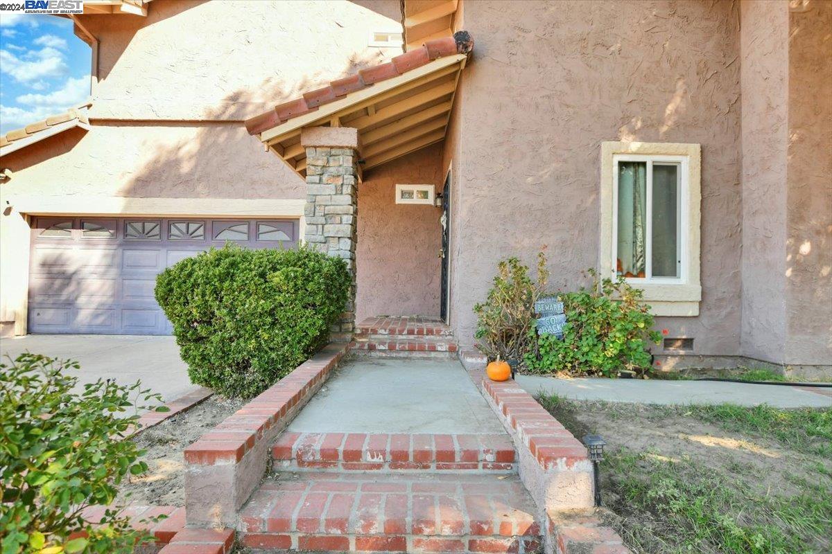 2509 Roca Dr
