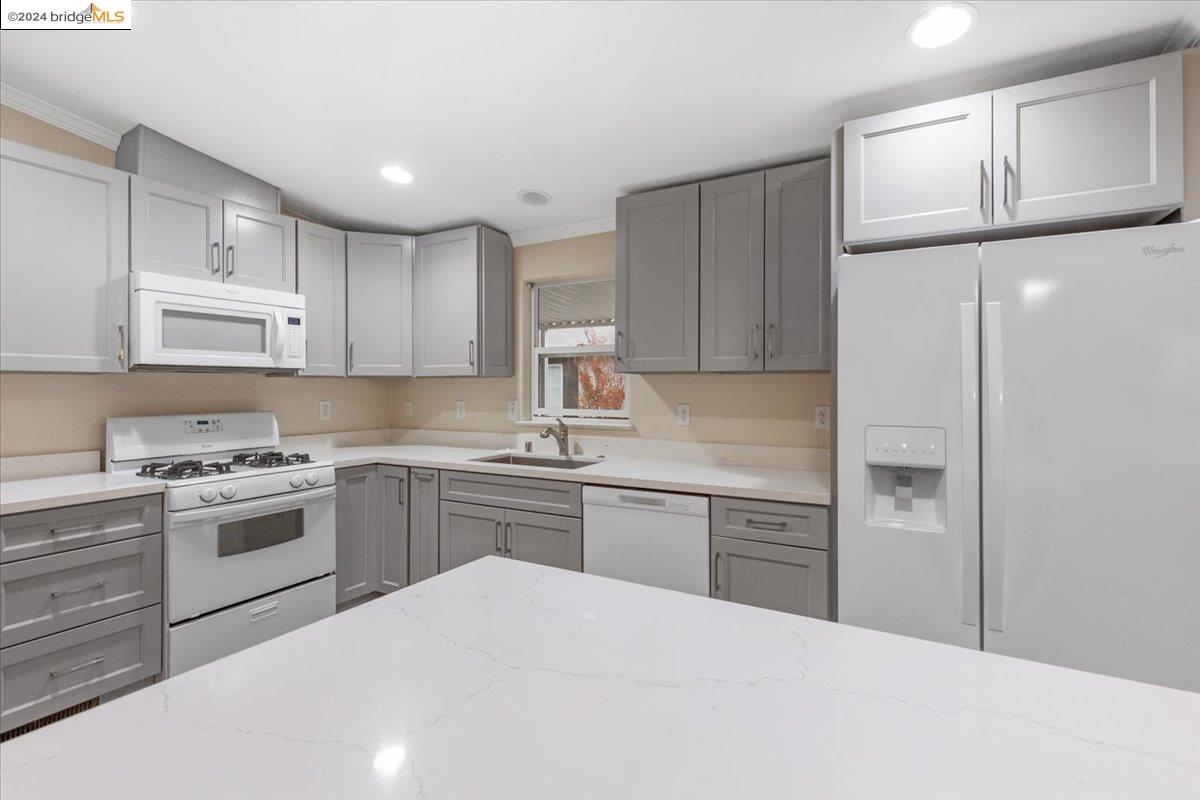3660 Walnut Blvd # 34