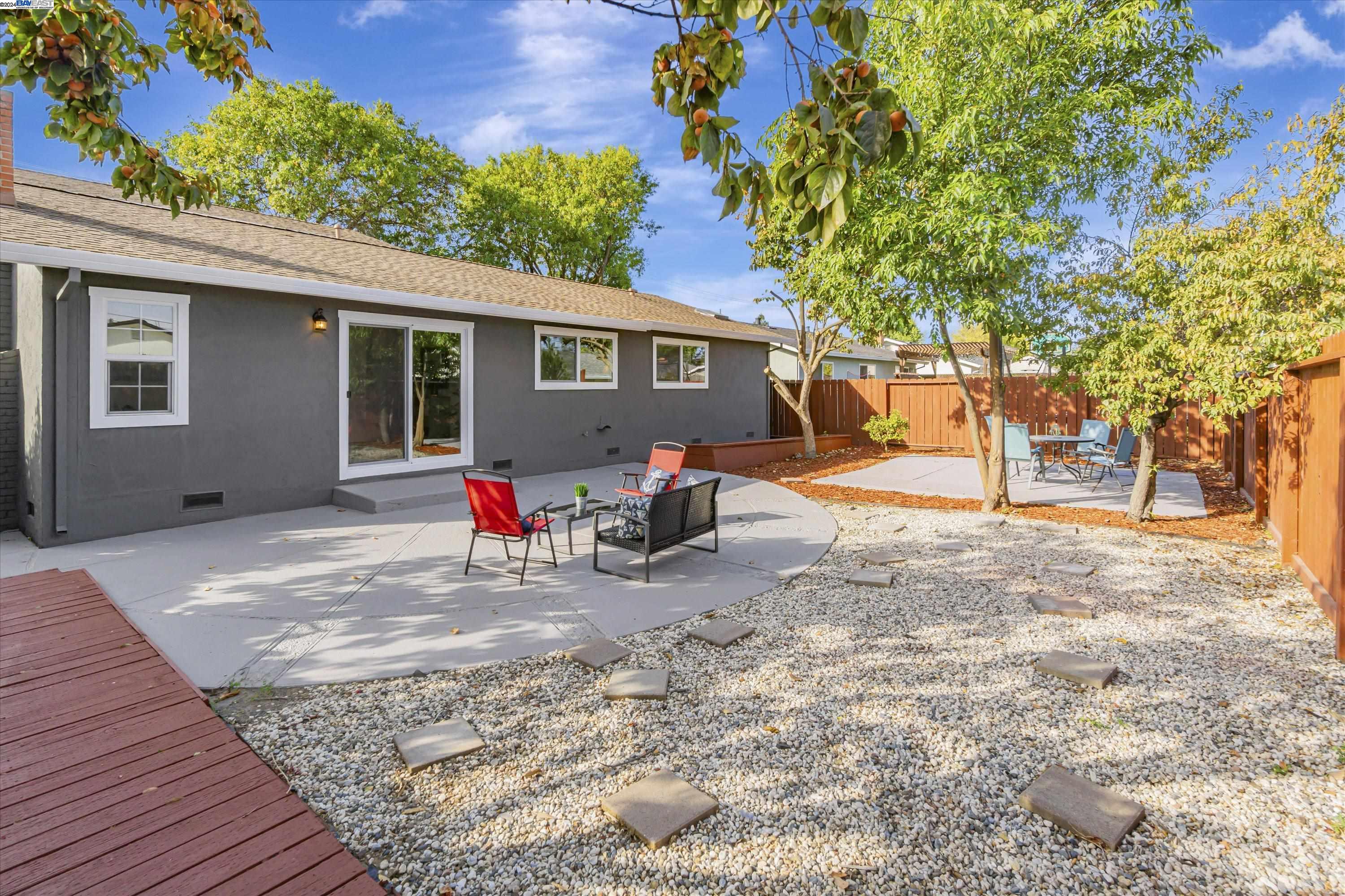 2597 E Olivera Rd
