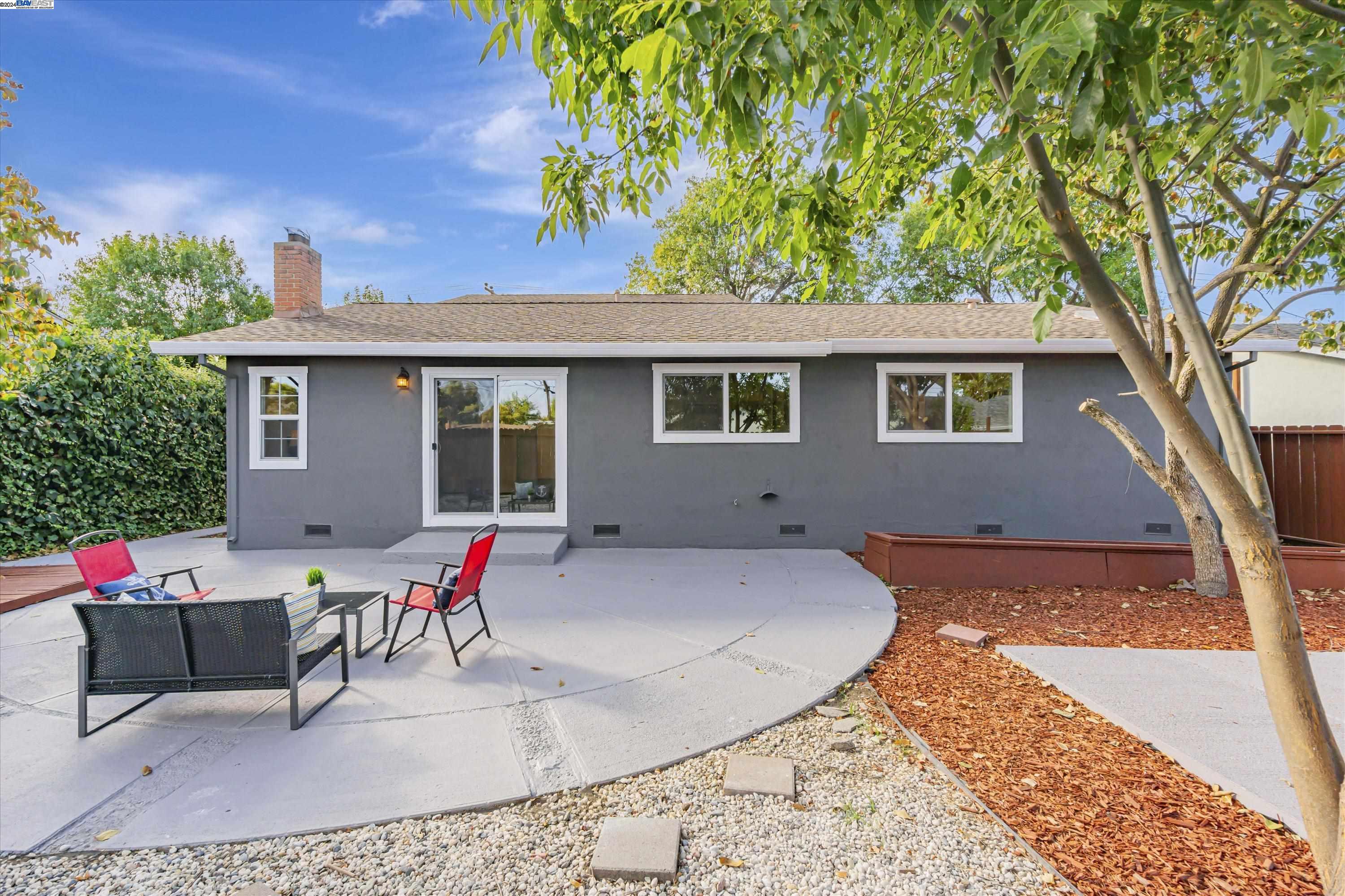 2597 E Olivera Rd