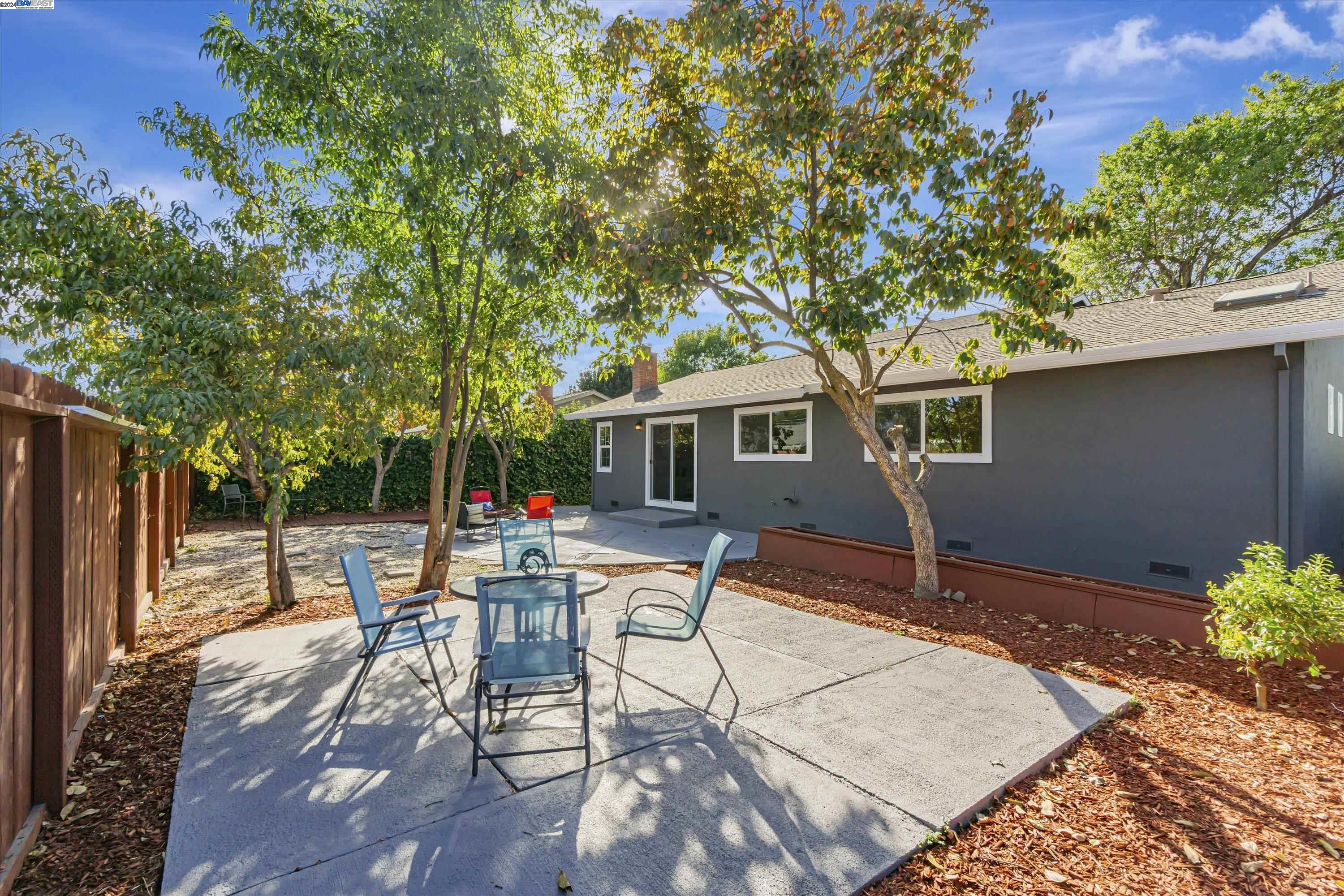 2597 E Olivera Rd