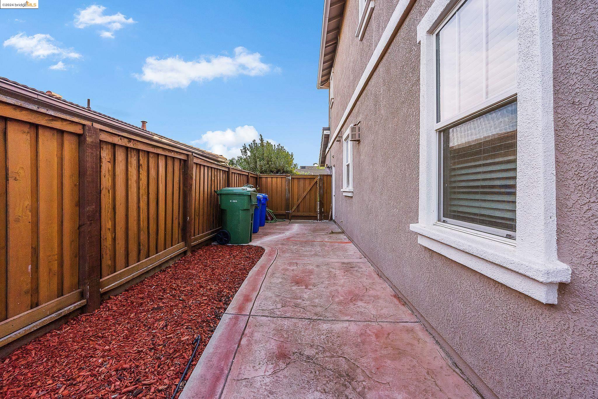 1121 Lavender Dr