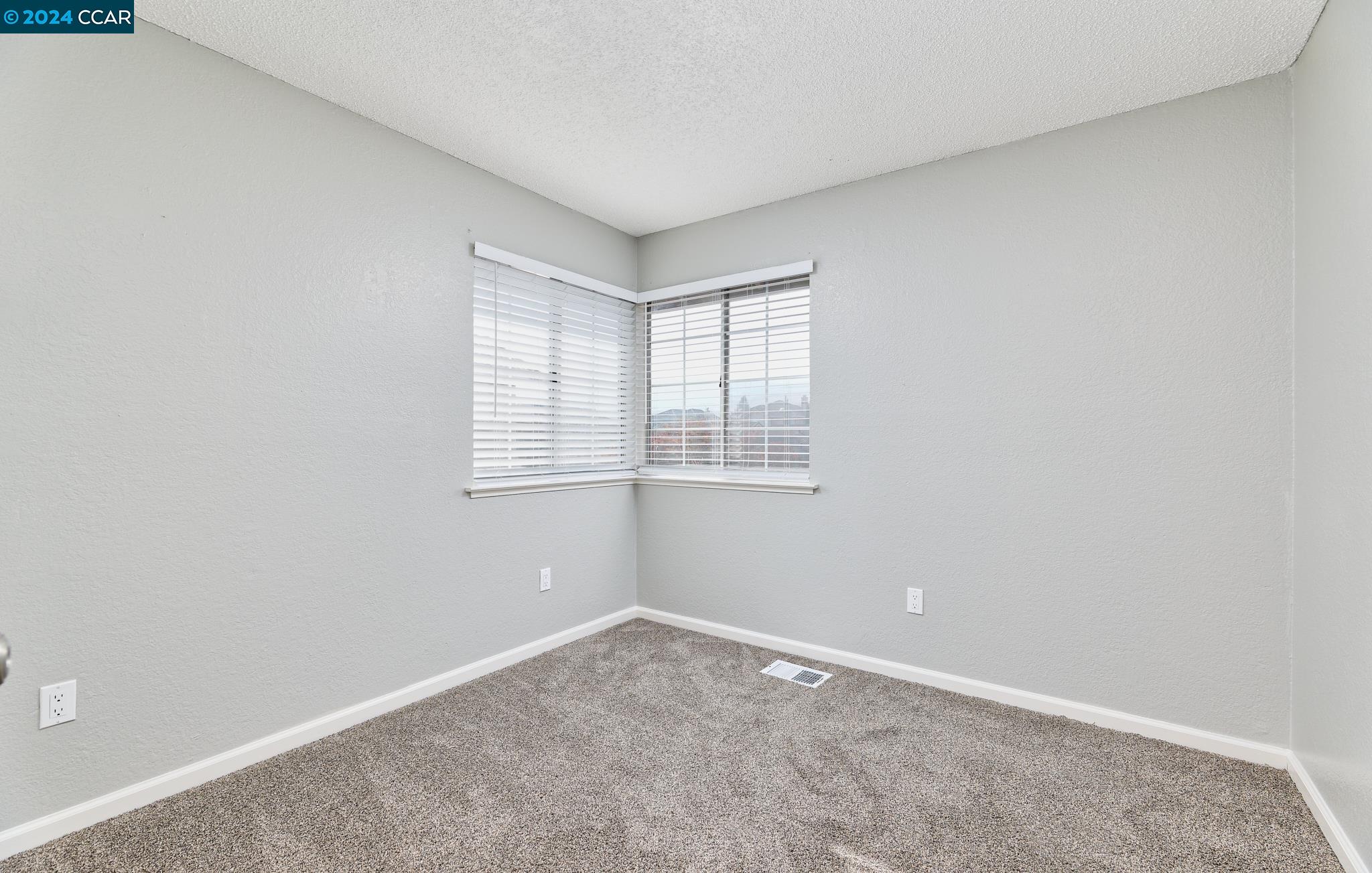 1087 Mission Cir