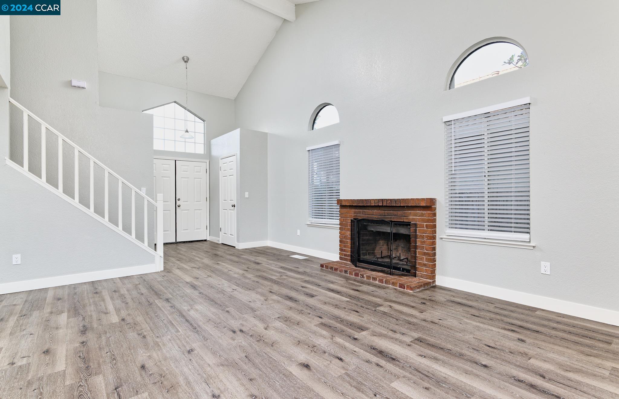 1087 Mission Cir