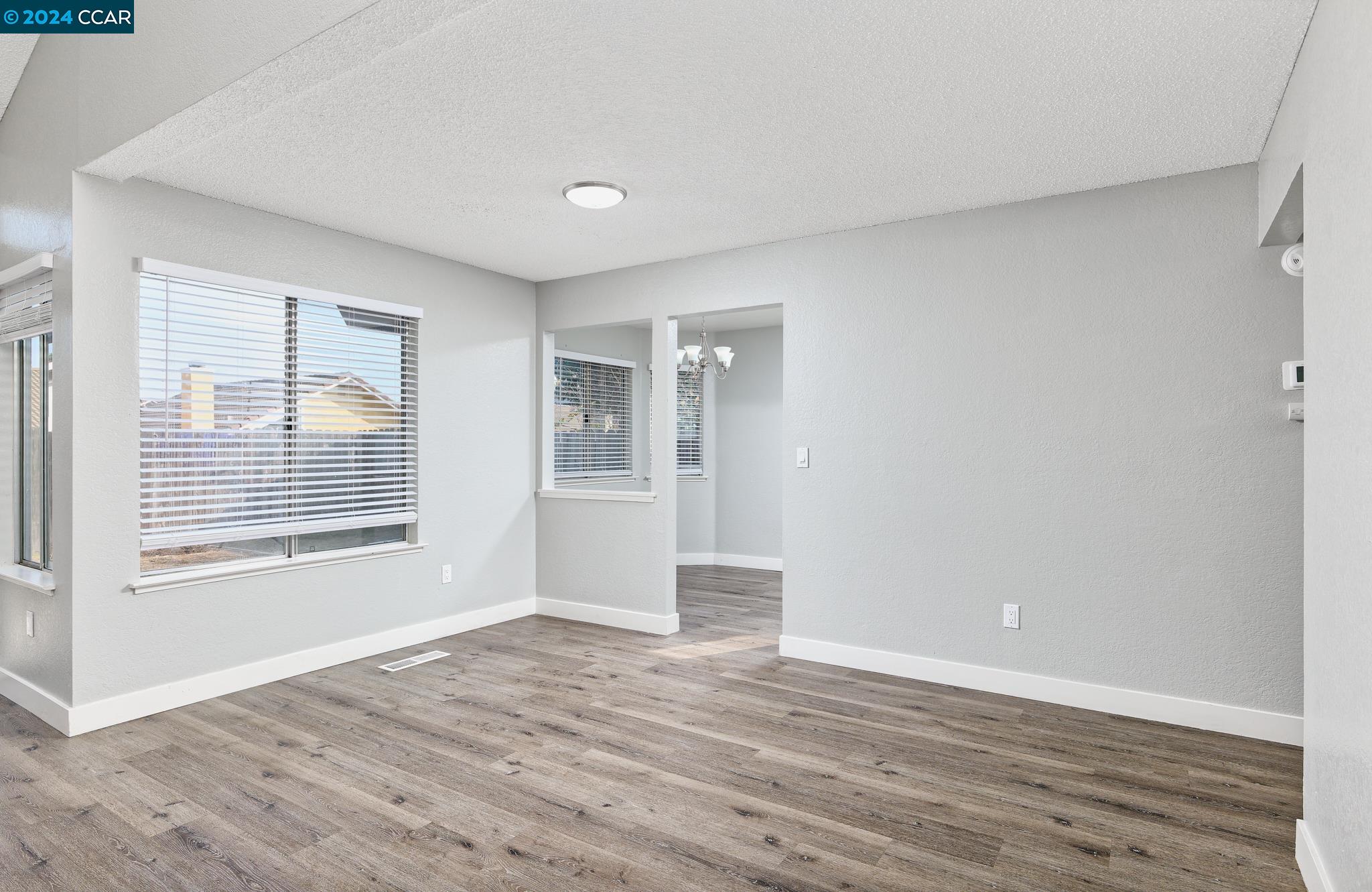 1087 Mission Cir