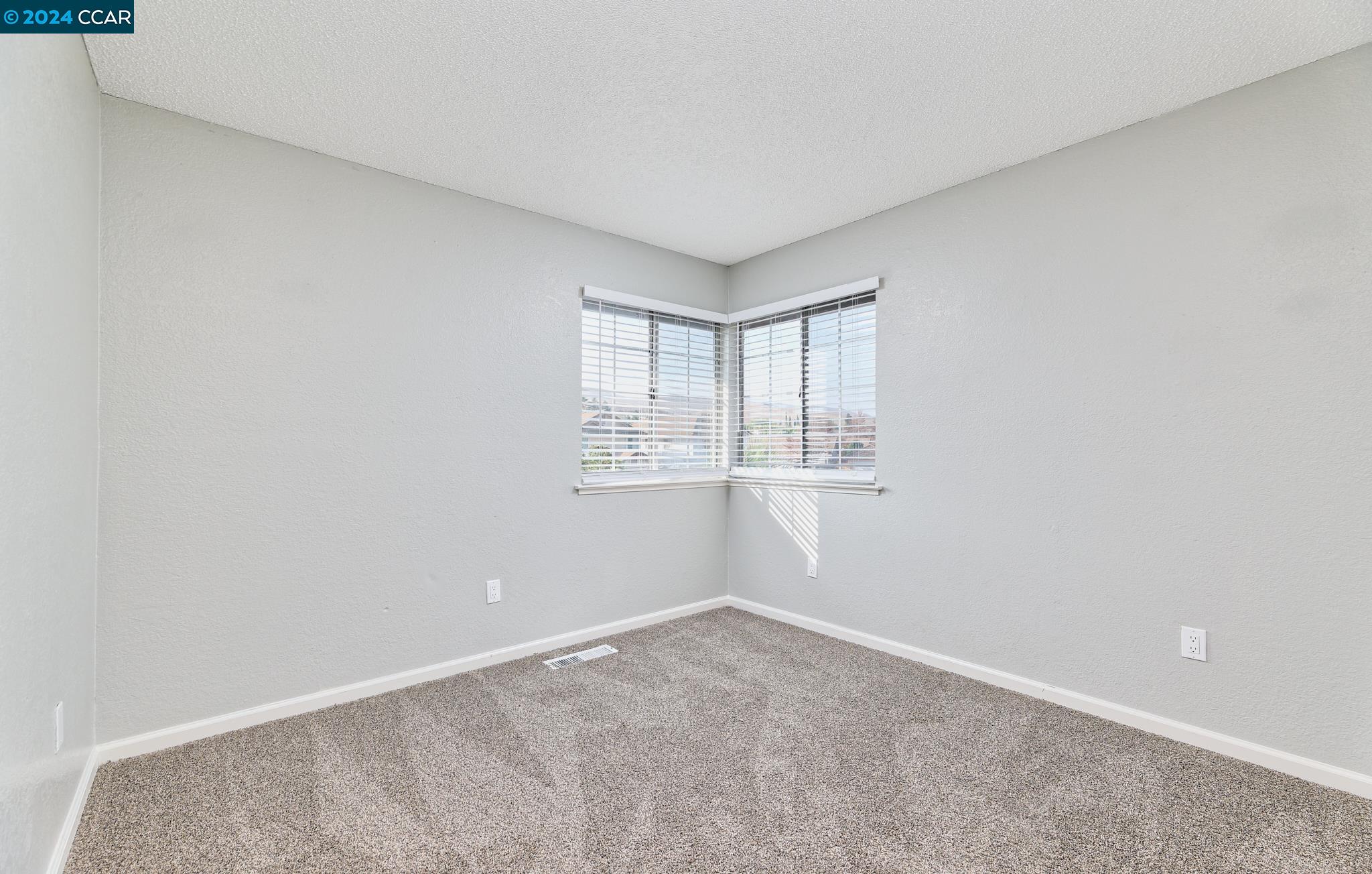 1087 Mission Cir